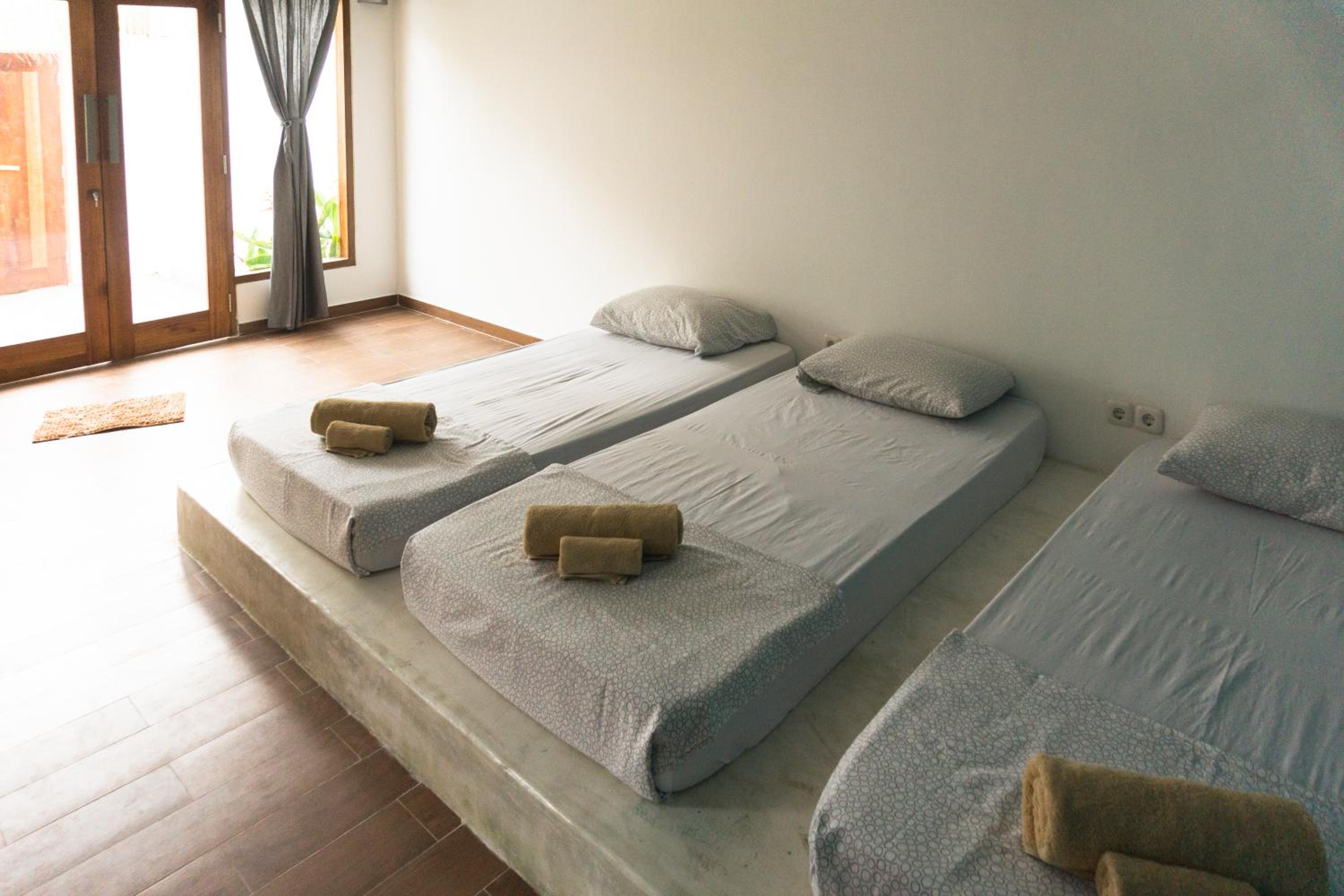Three-Bedroom Villa - Photo 9