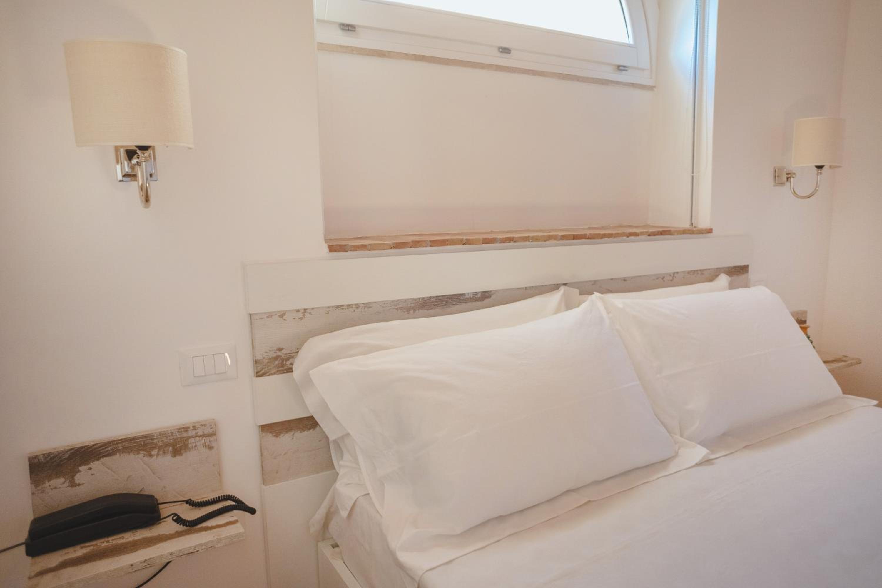 Standard Double Room - Photo 3