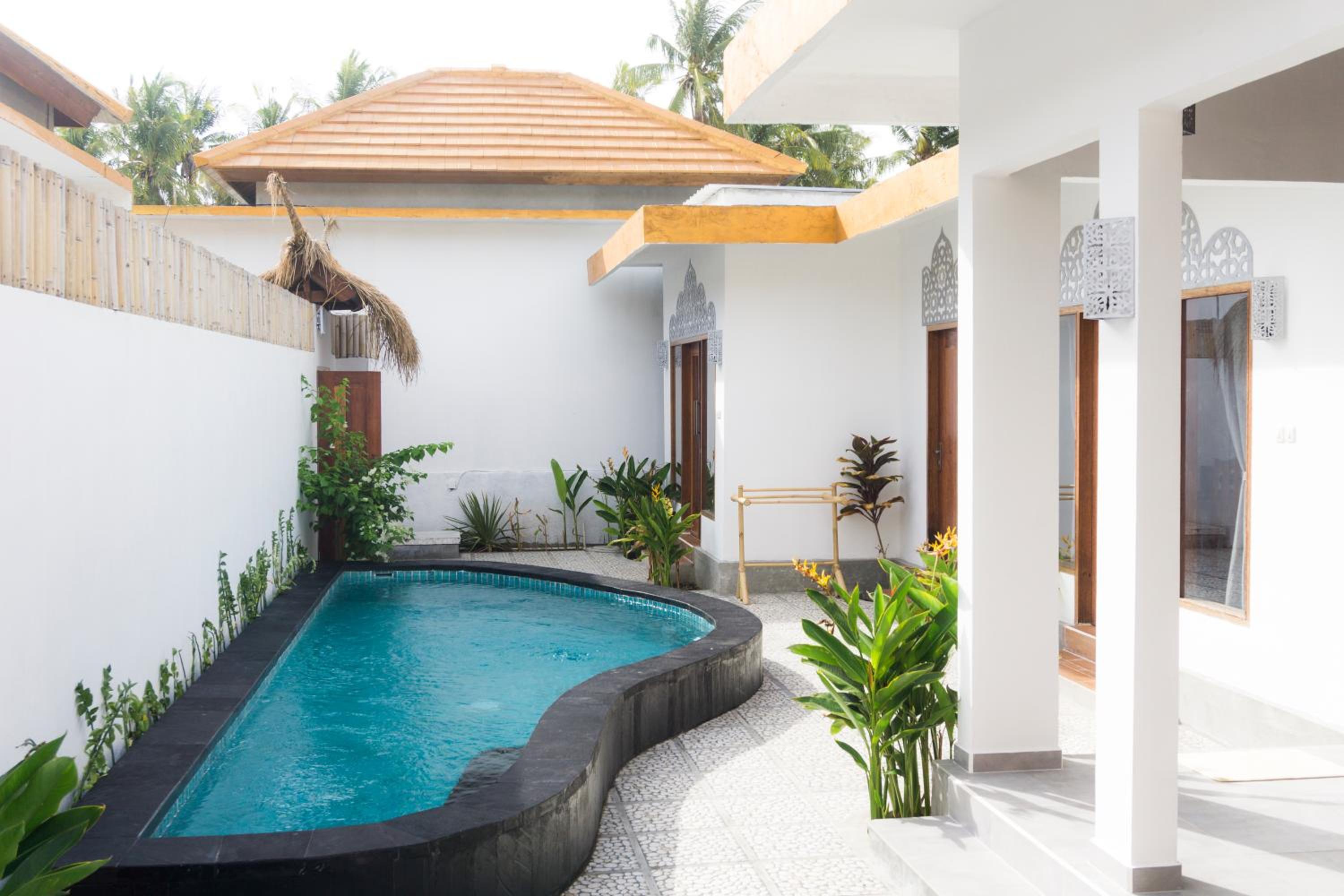 Three-Bedroom Villa - Photo 2