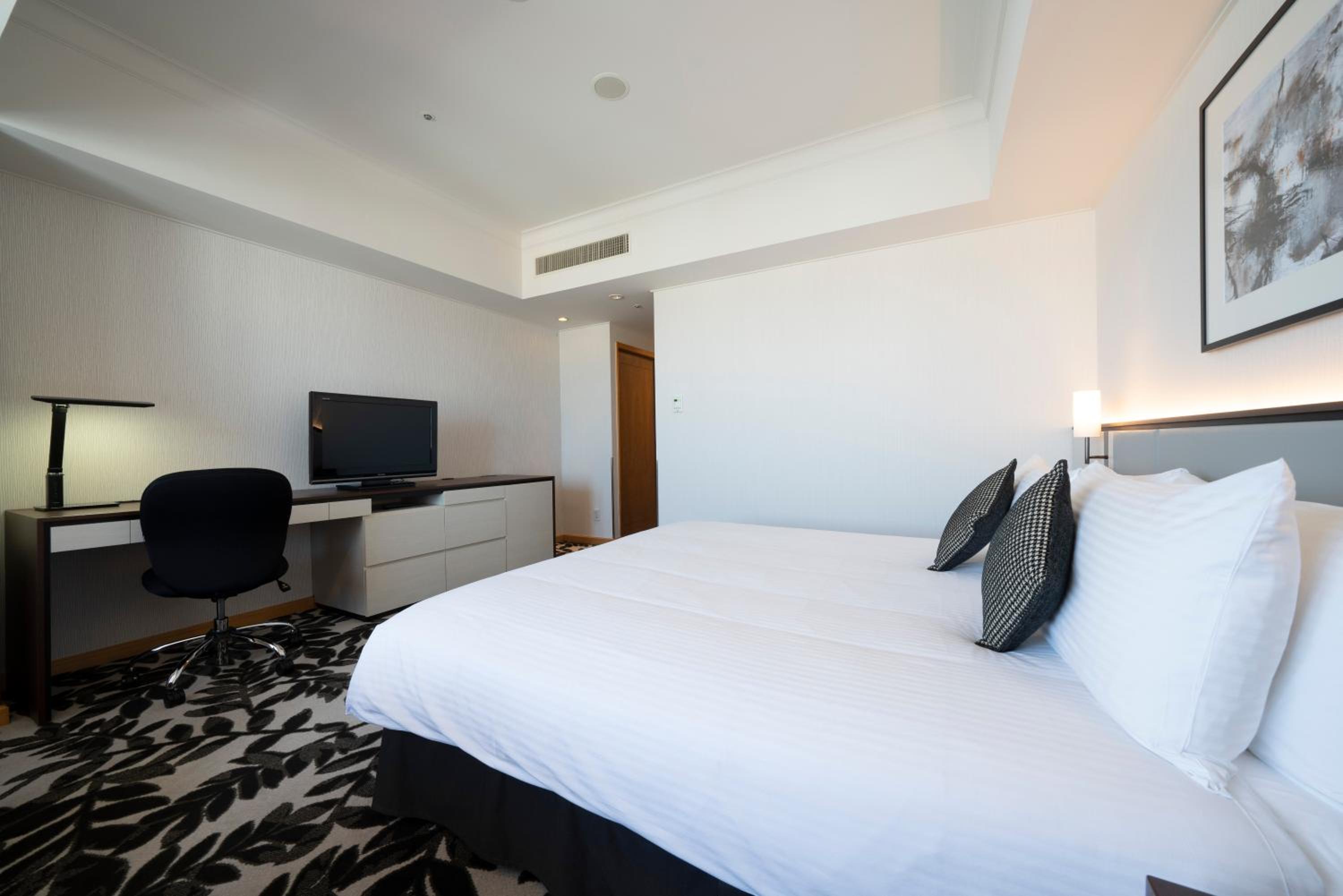 Premium Queen Room - Photo 9