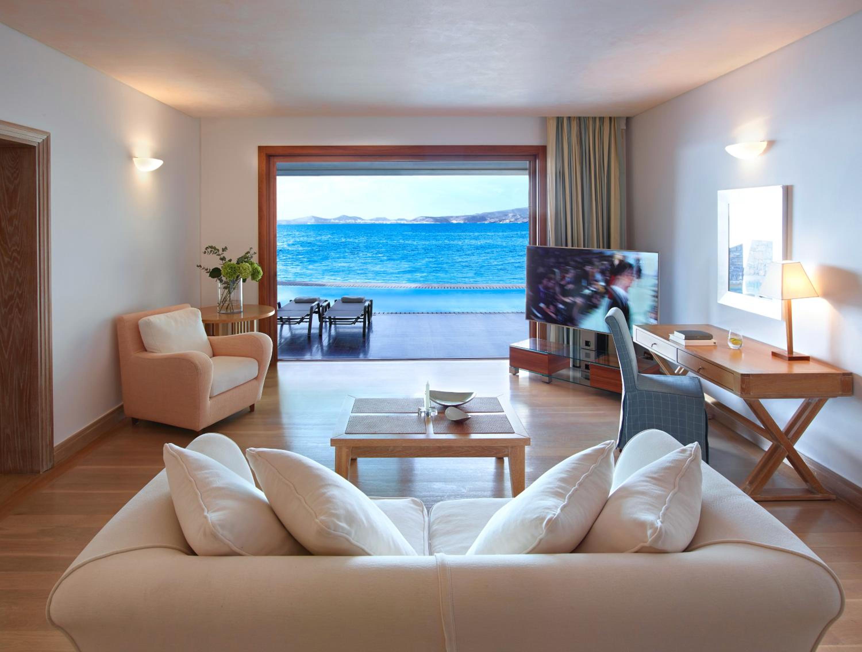 Suite with Private Pool photo 3