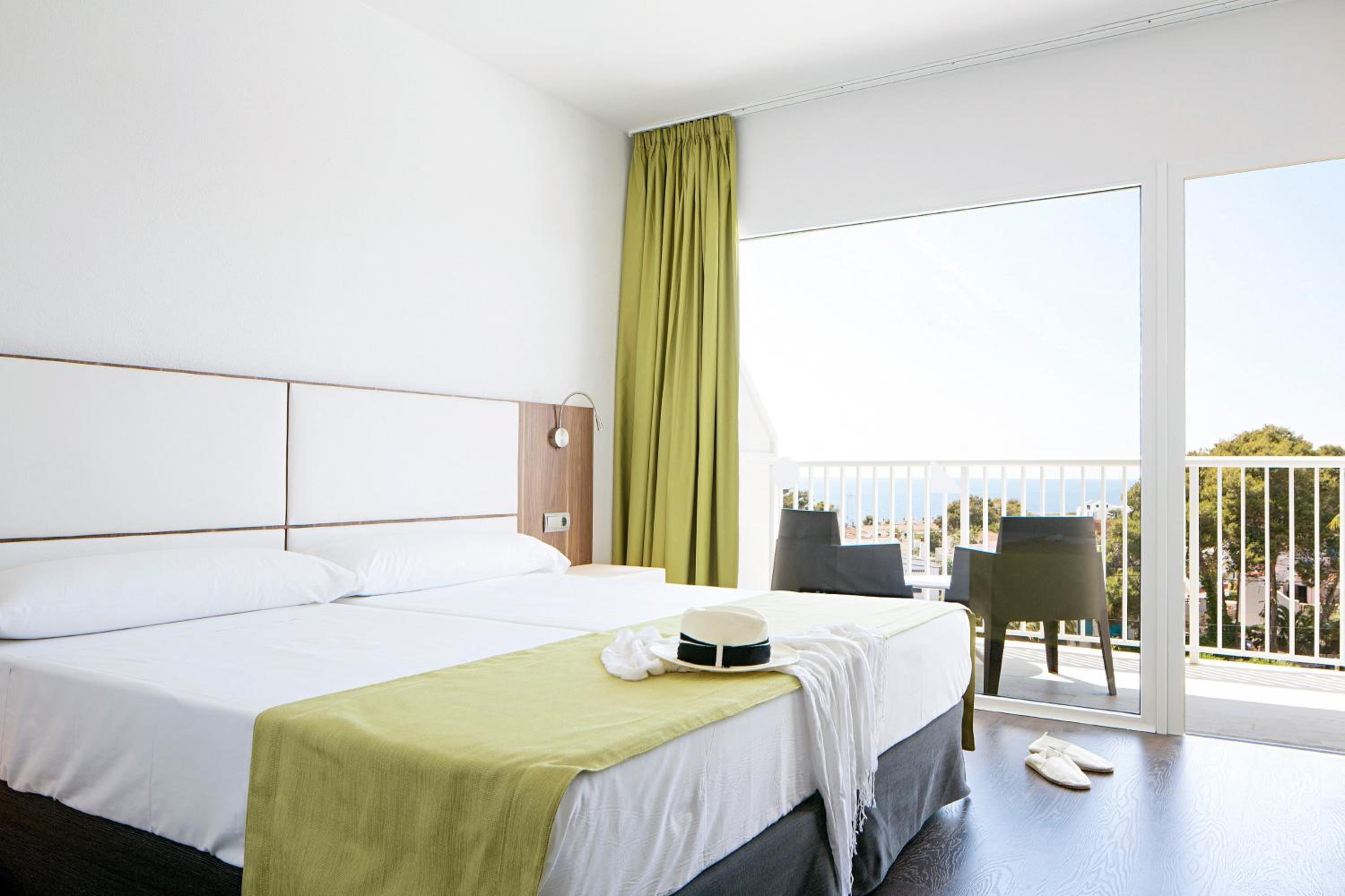Double Room with Swimming Pool View (2 adult + 1 child) photo 3