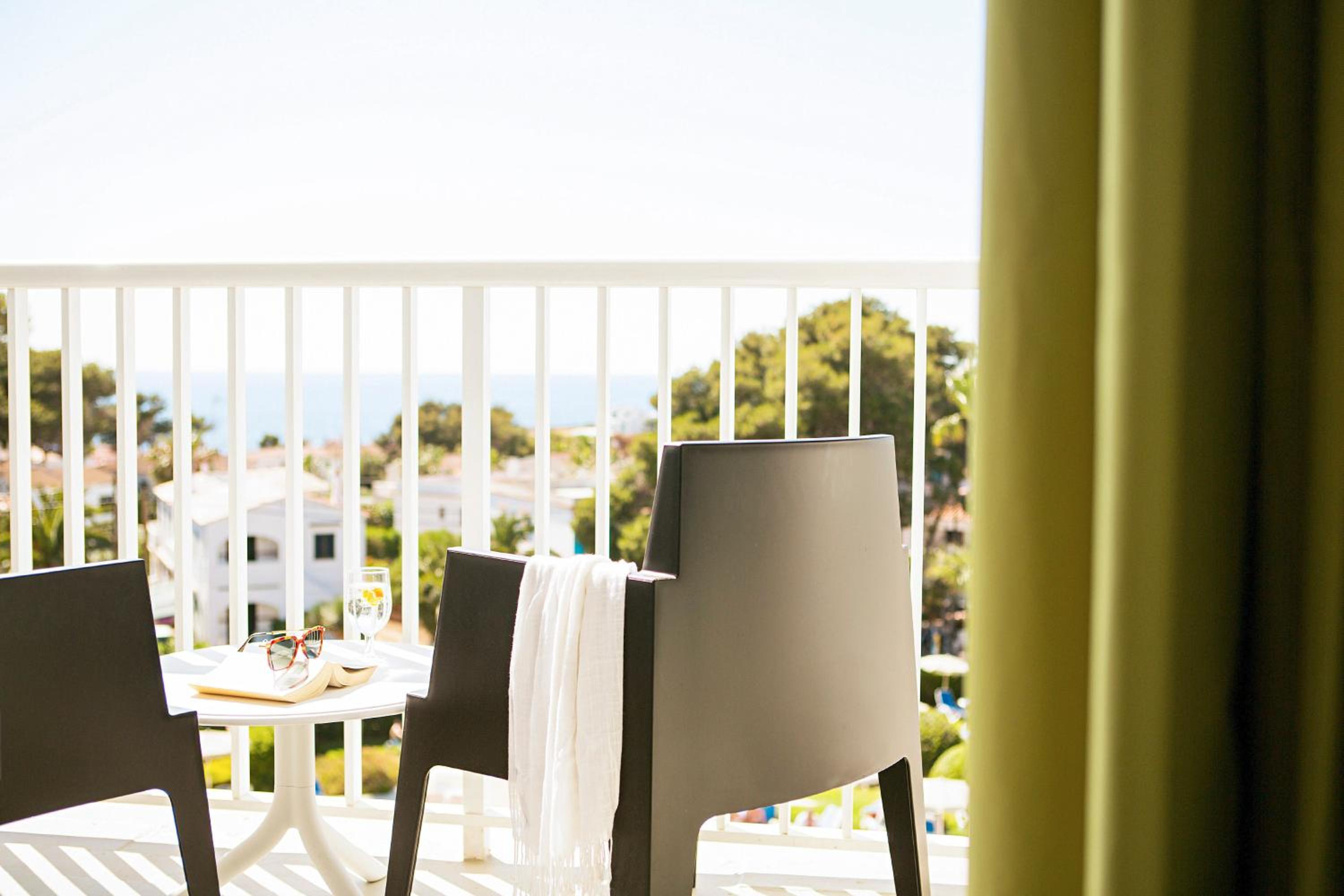 Double Room with Pool View (1 adult + 1 child) photo 2
