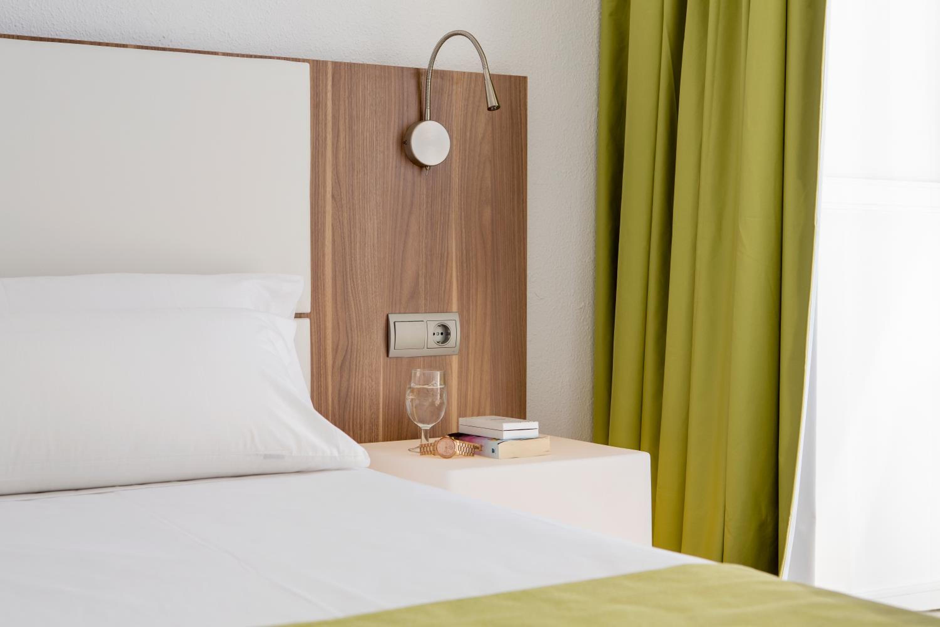 Double Room with Pool View (1 adult + 1 child) photo 3