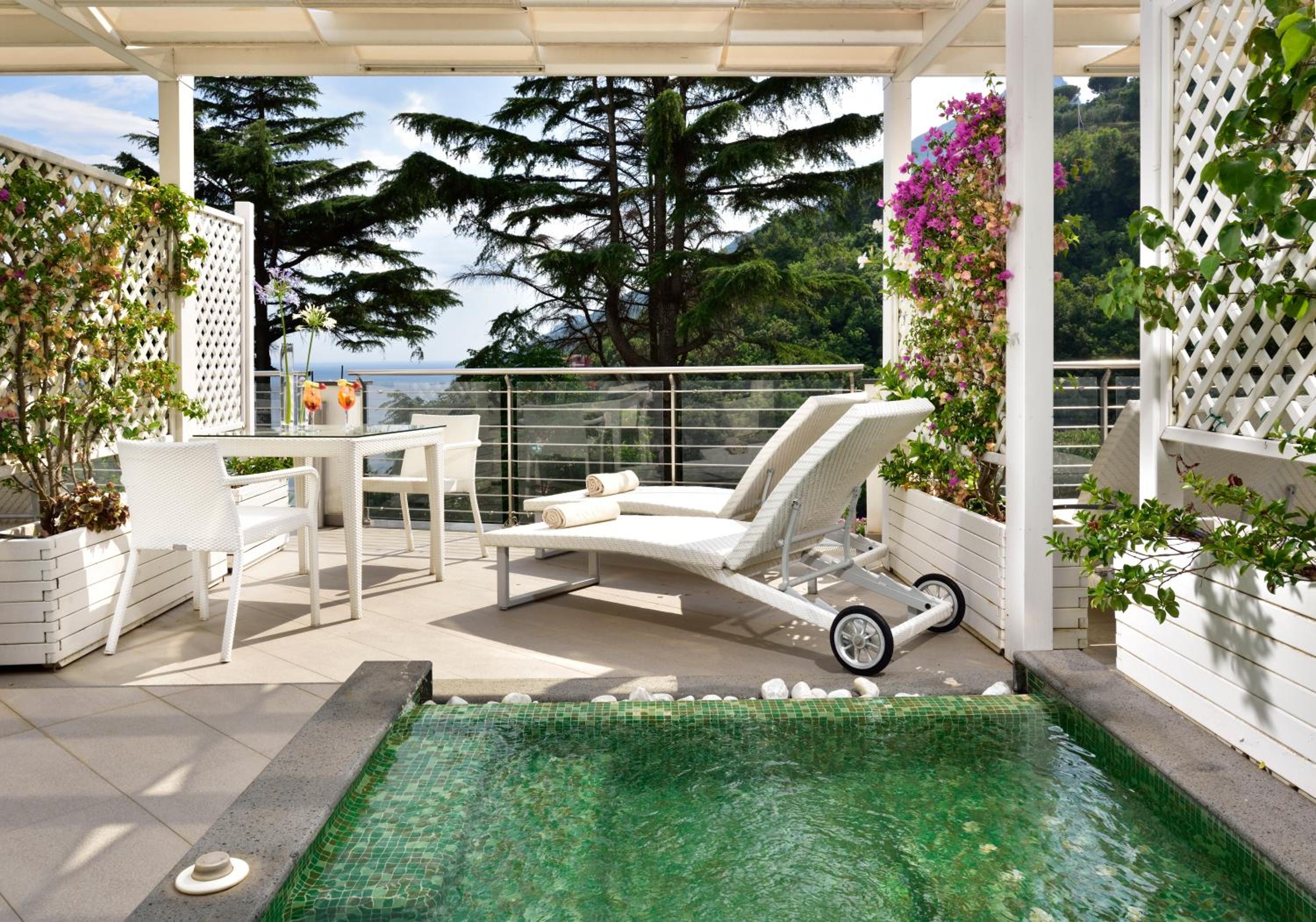 Junior Suite with Hot Tub - Photo 4