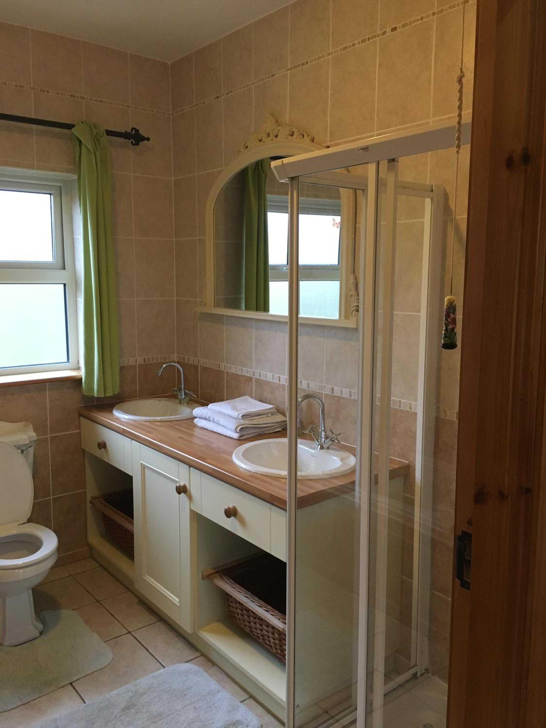 Three-Bedroom House - Photo 4