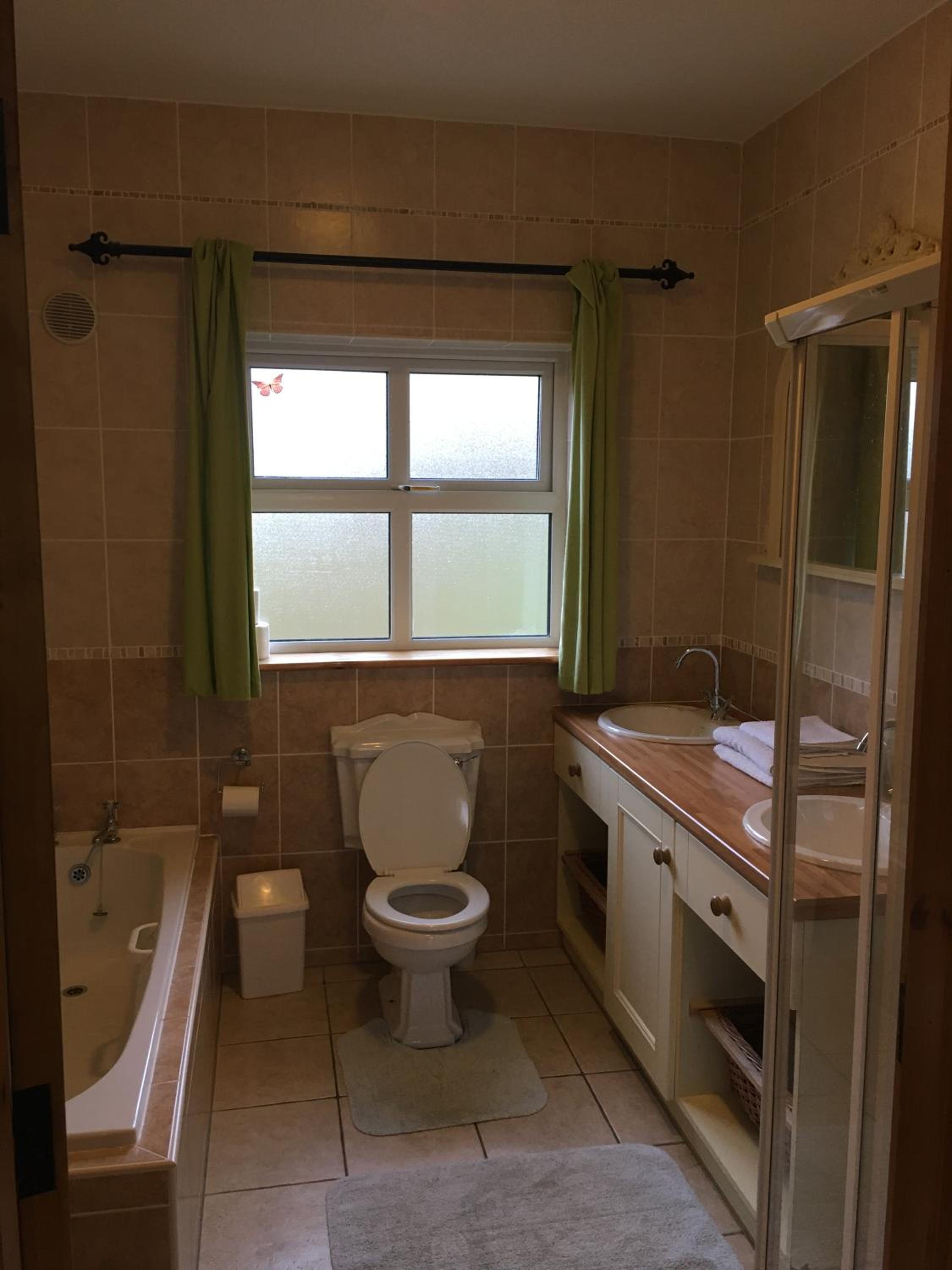 Three-Bedroom House - Photo 5