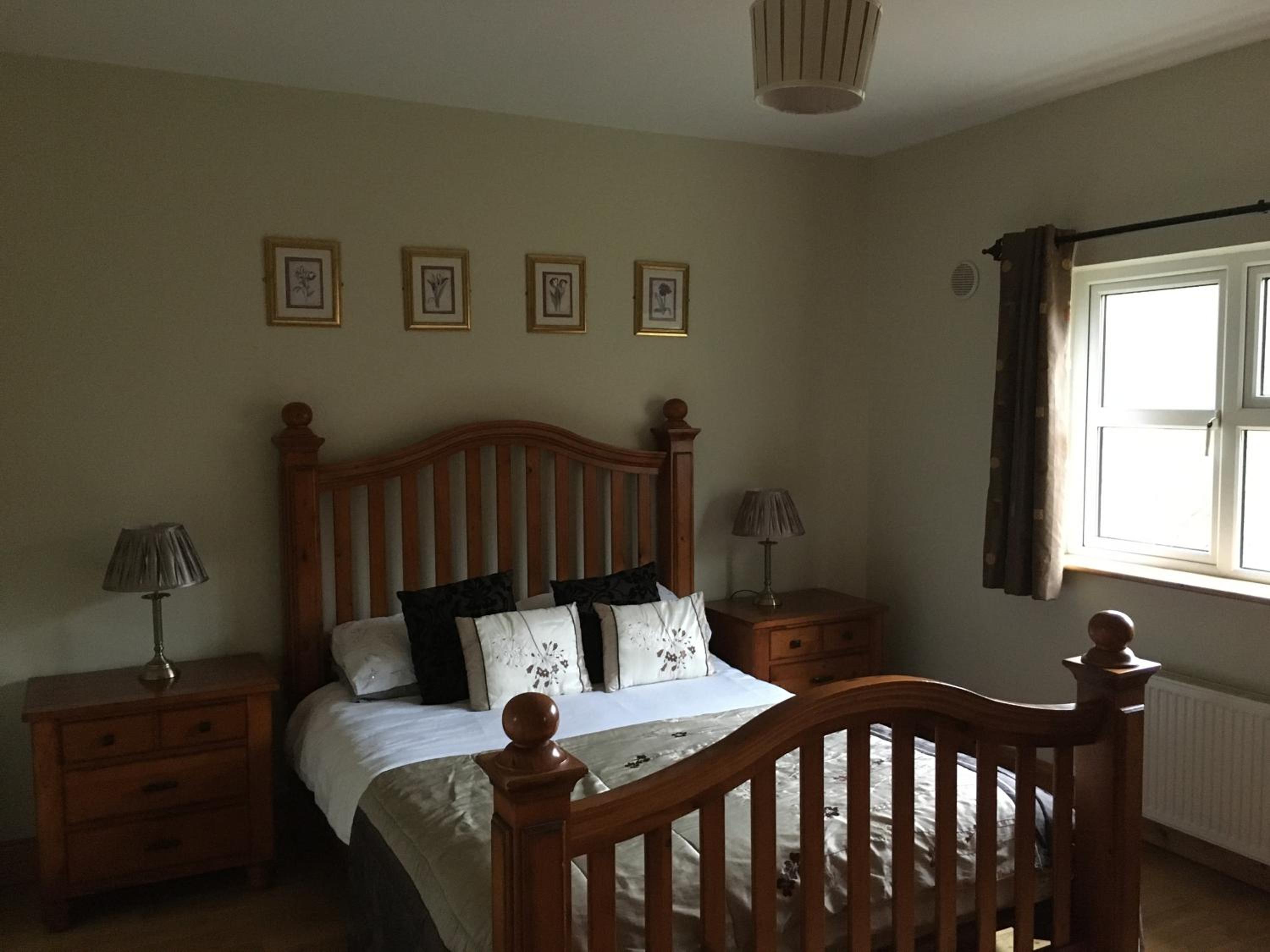 Three-Bedroom House - Photo 9