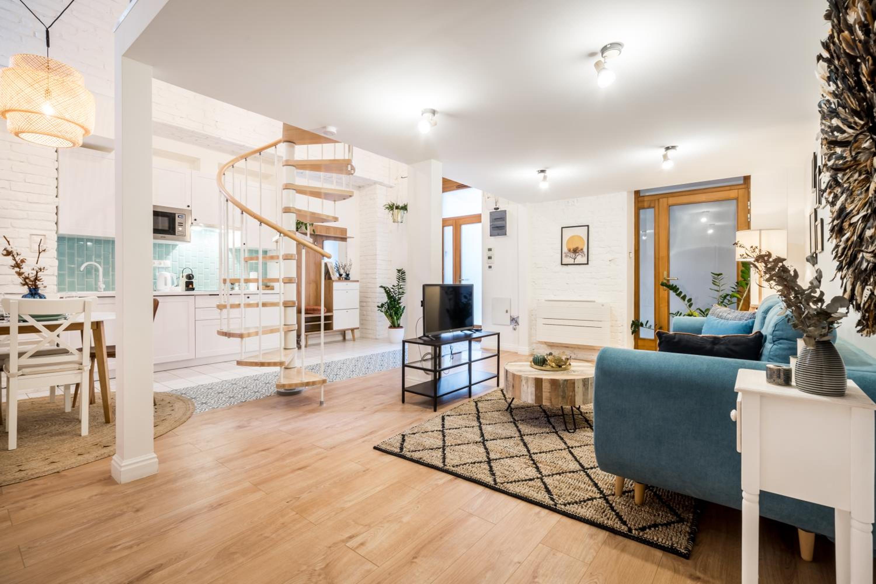 Elegant Boho Chic Home - Photo 13