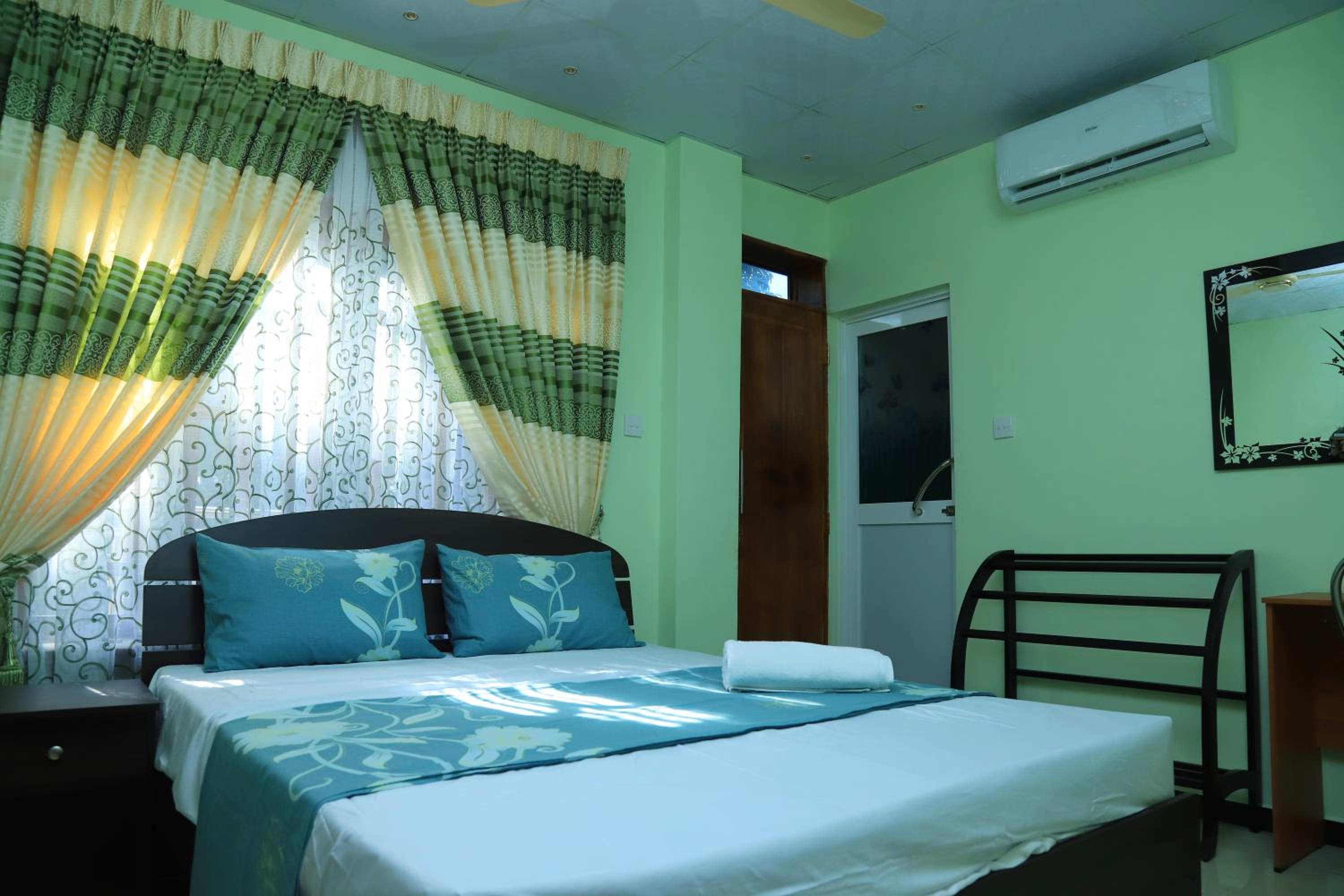 Deluxe Double Room (2 Adults + 1 Child) photo 3