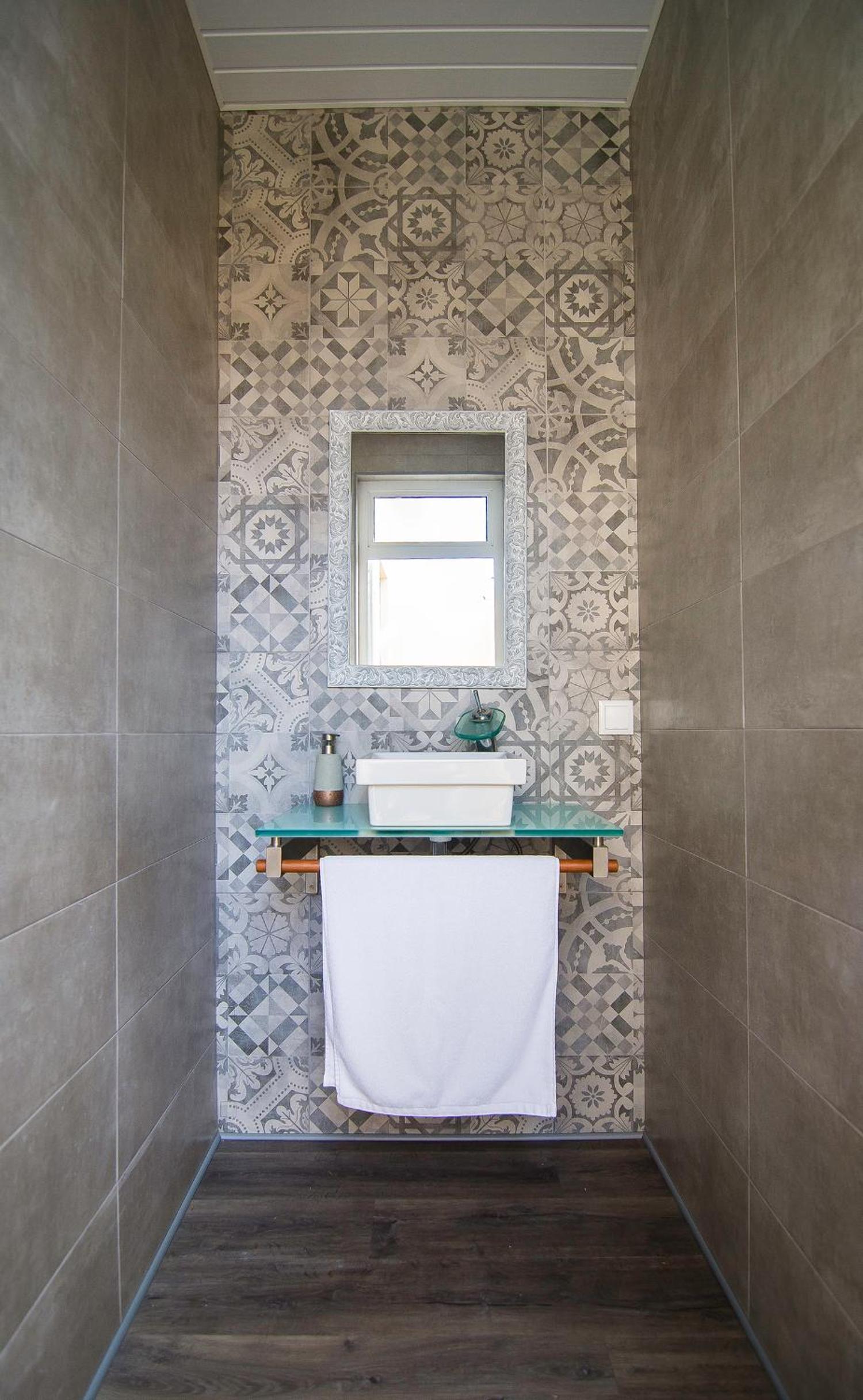 Twin Room with Shared Bathroom photo 2