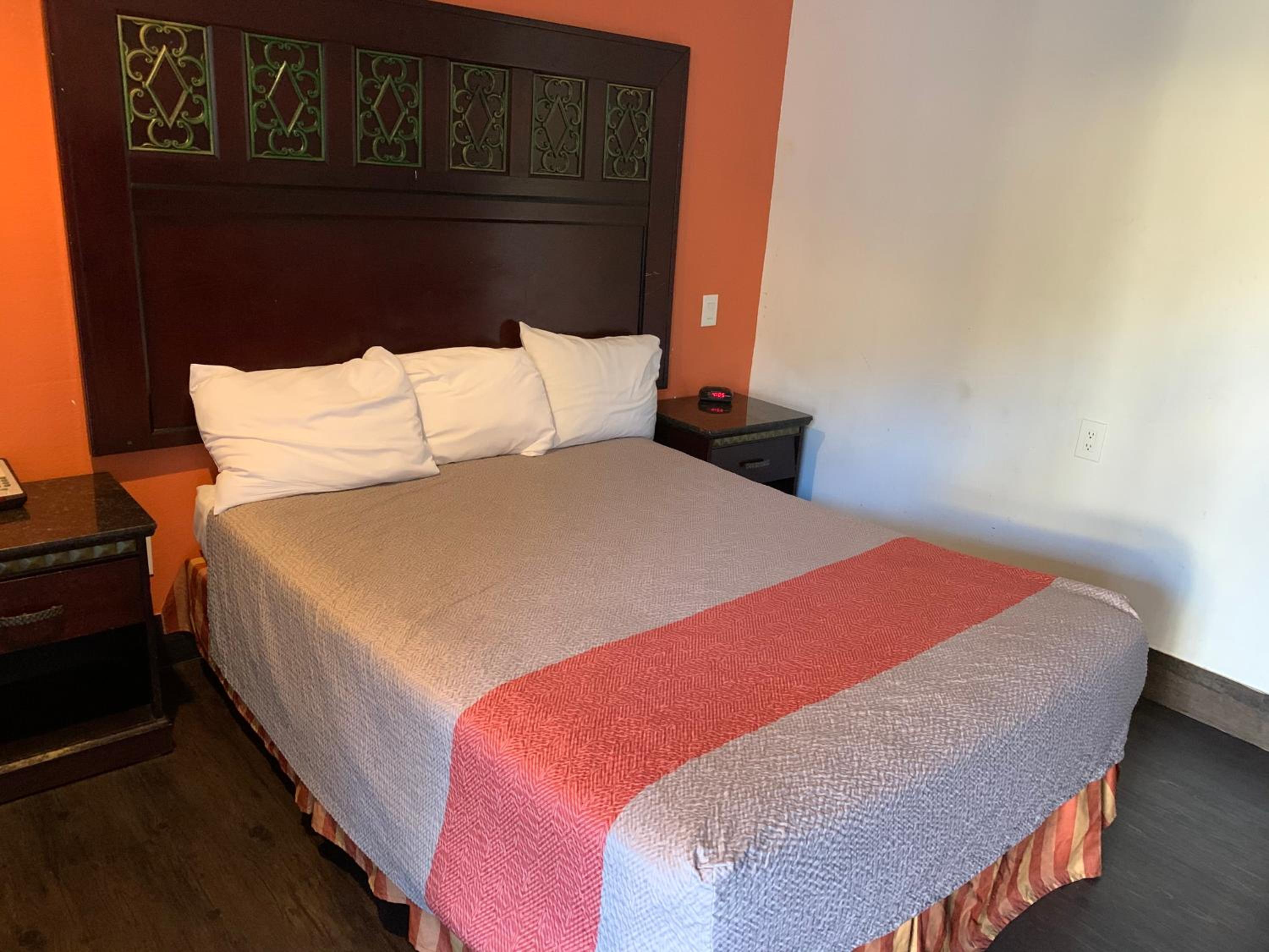 Queen Room - Disability Access/Non-Smoking - Photo 3