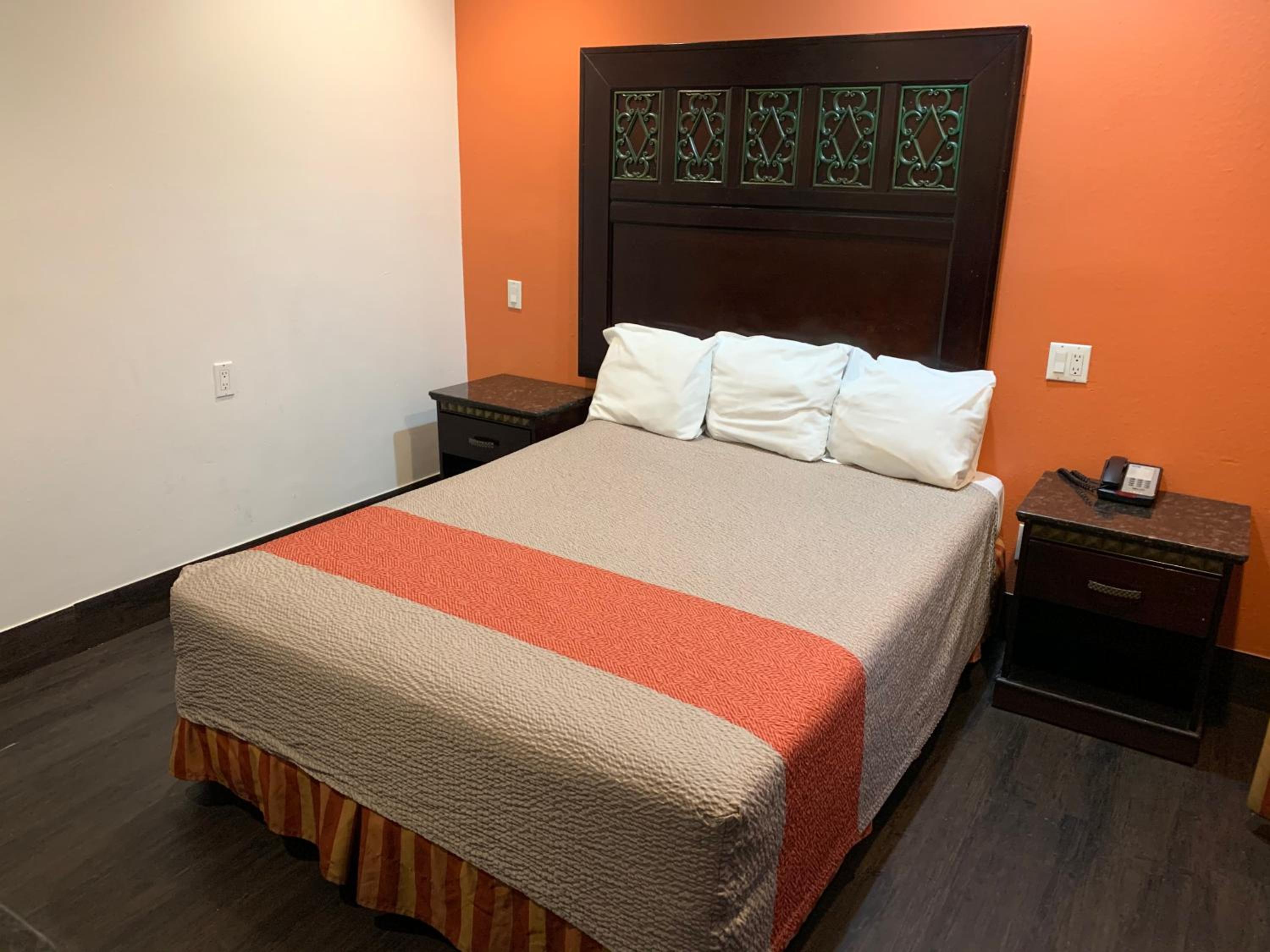 Queen Room - Disability Access/Non-Smoking - Photo 4