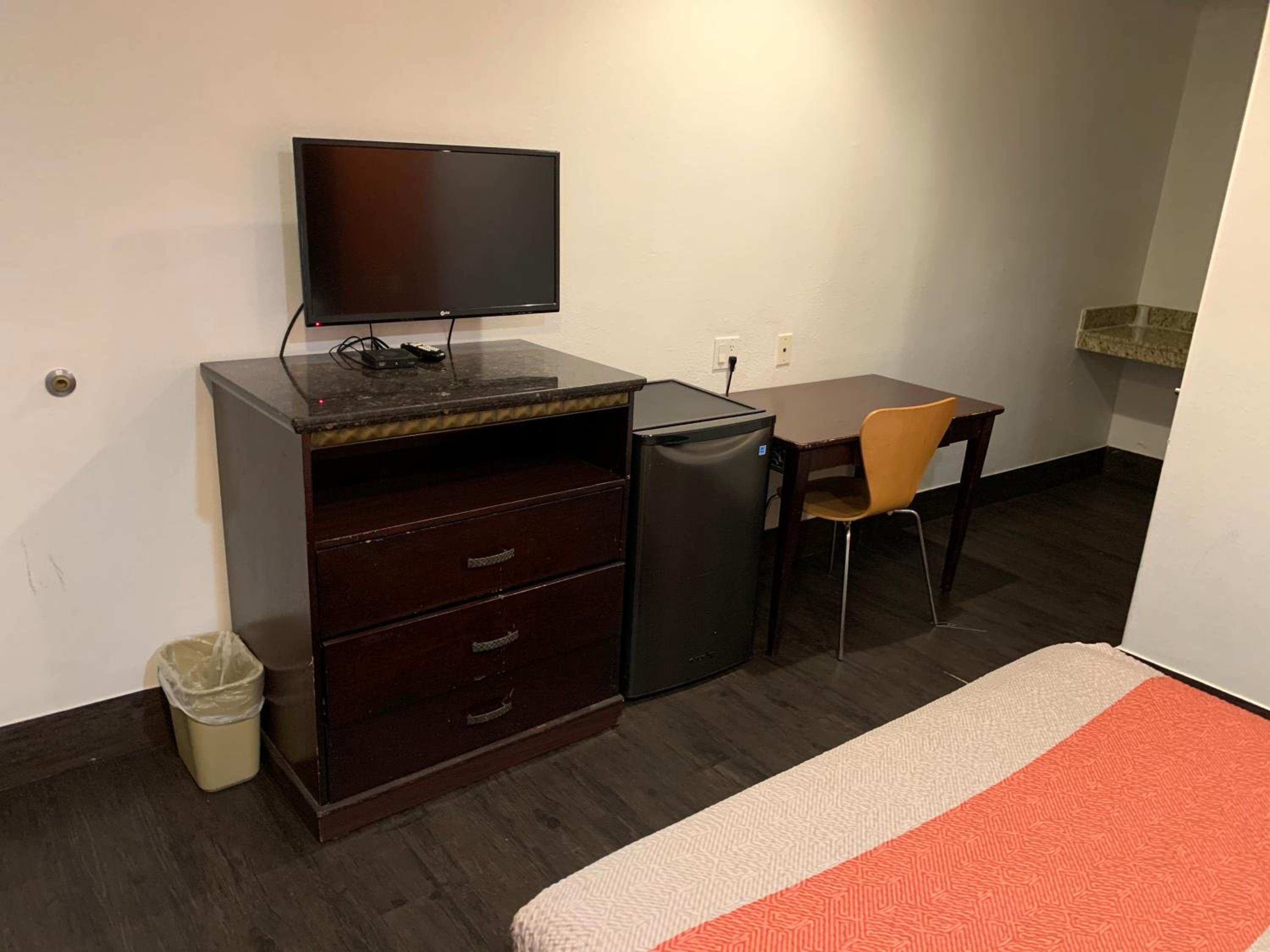 Queen Room - Disability Access/Non-Smoking - Photo 1