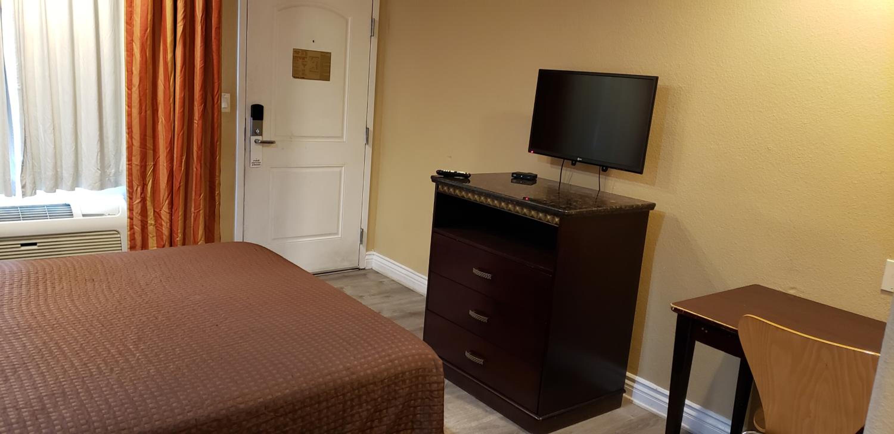 Queen Room - Photo 5
