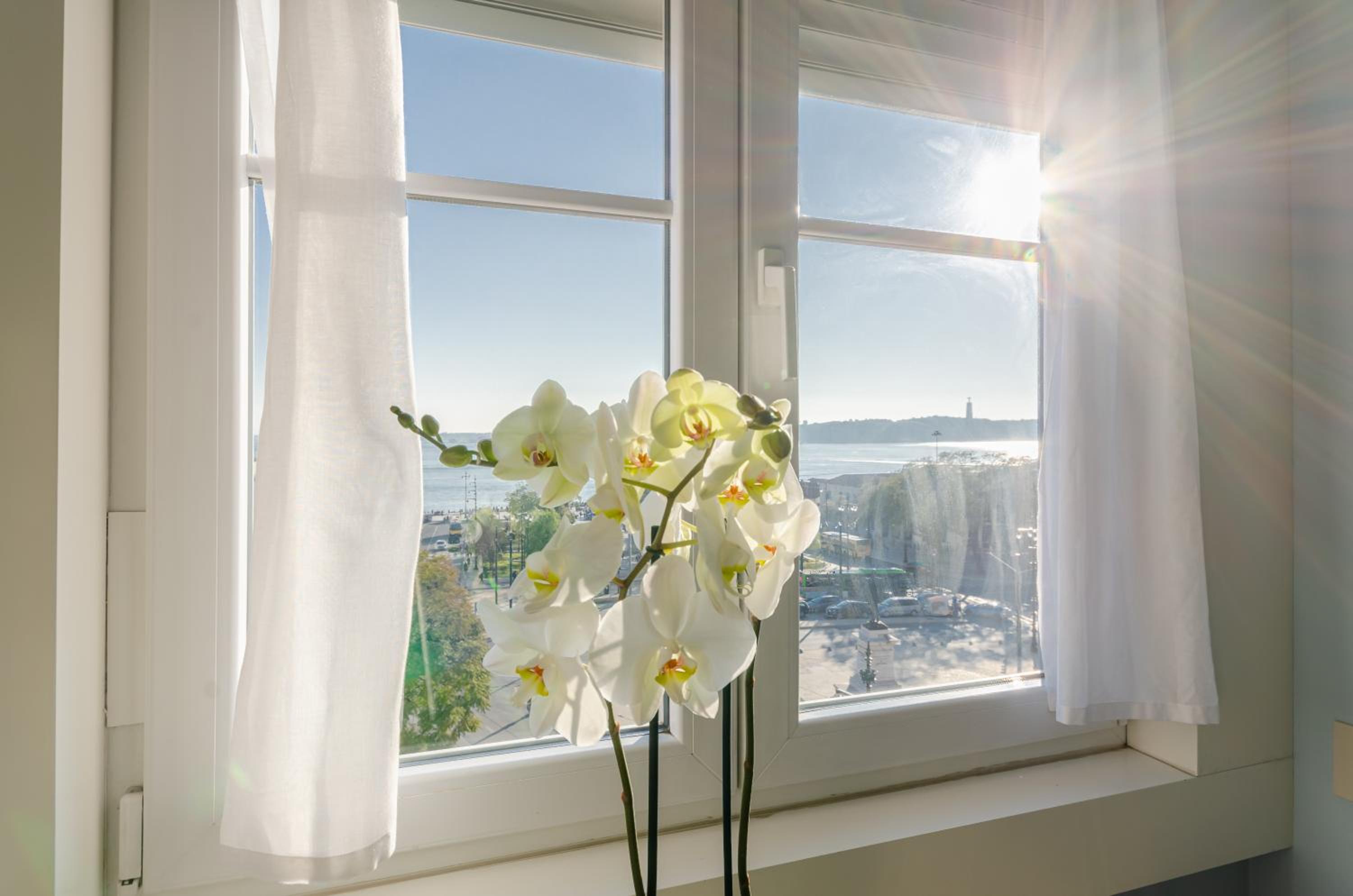 Superior Double Room with River View thumbnail 5