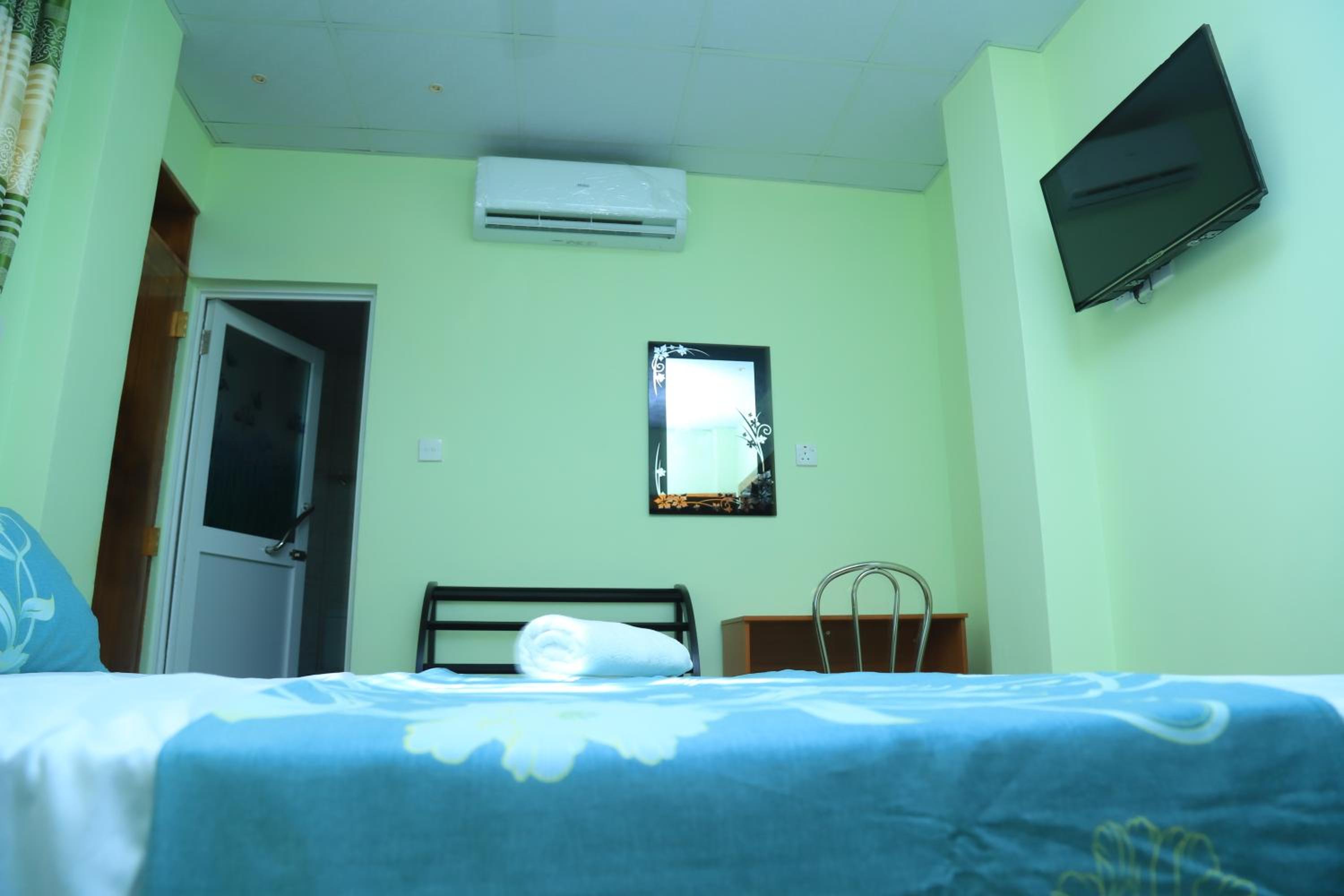 Deluxe Double Room (2 Adults + 1 Child) photo 2
