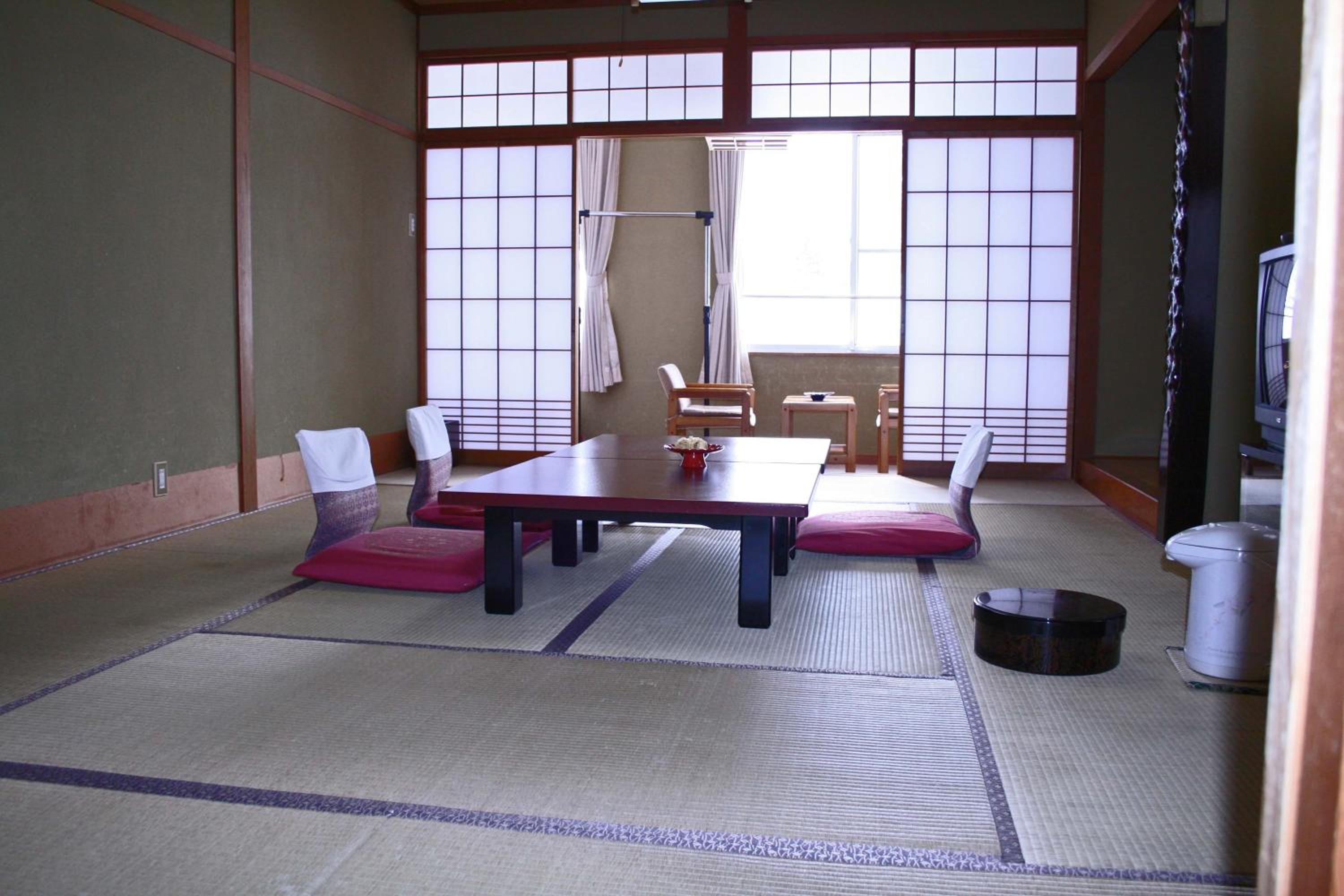Japanese-Style Standard Family Room photo 2