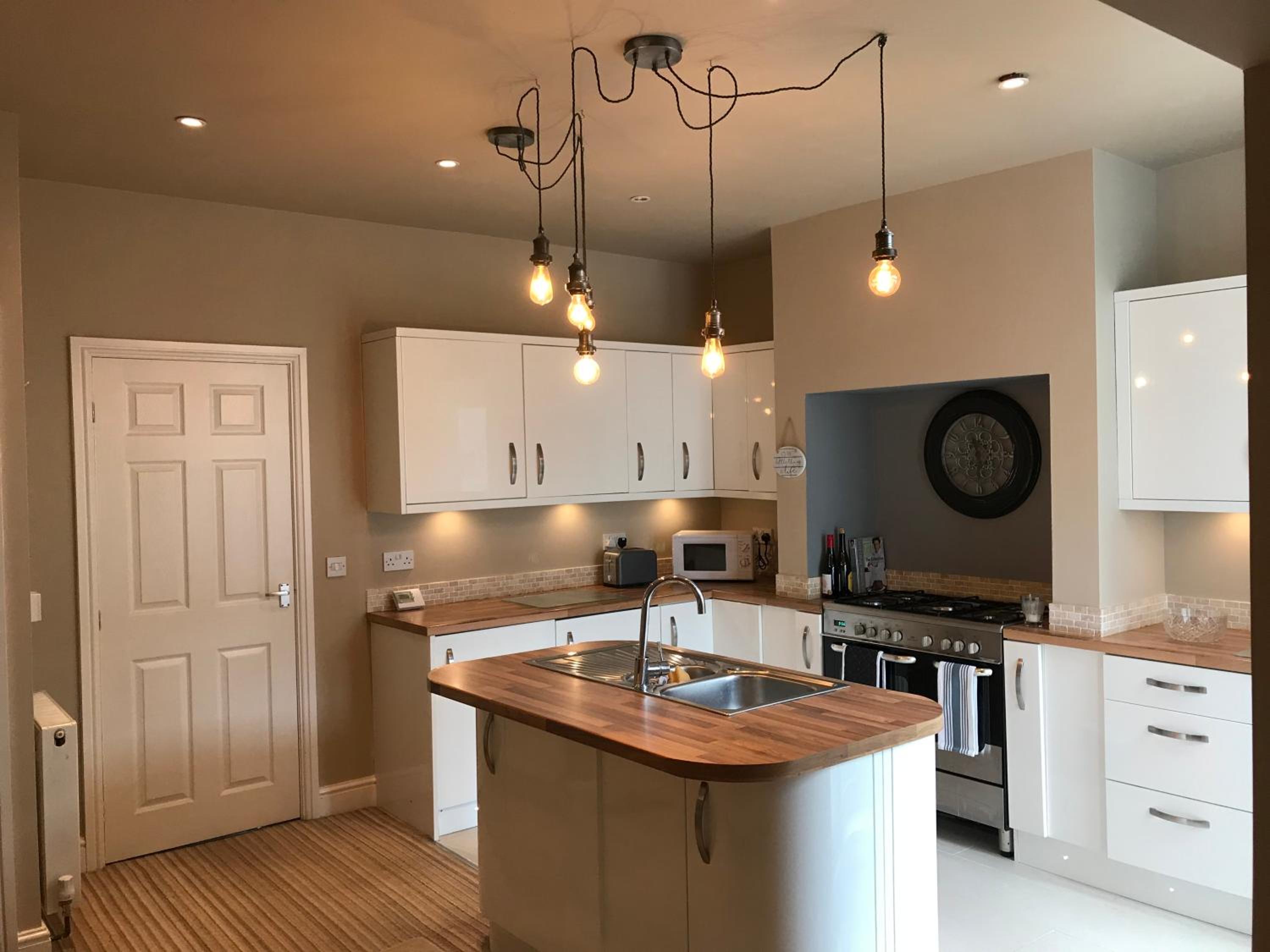 Three-Bedroom House - Photo 4