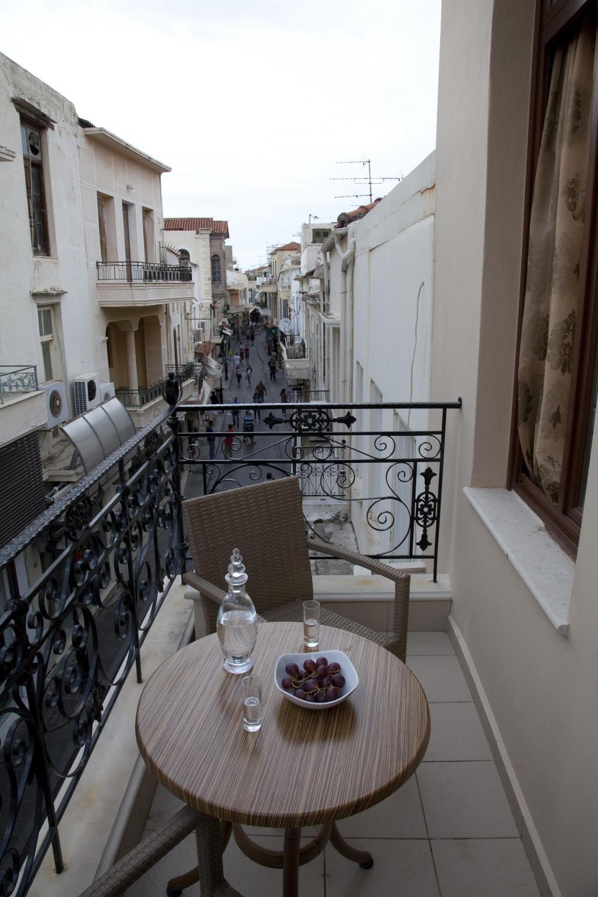 Executive Suite with Balcony photo 3