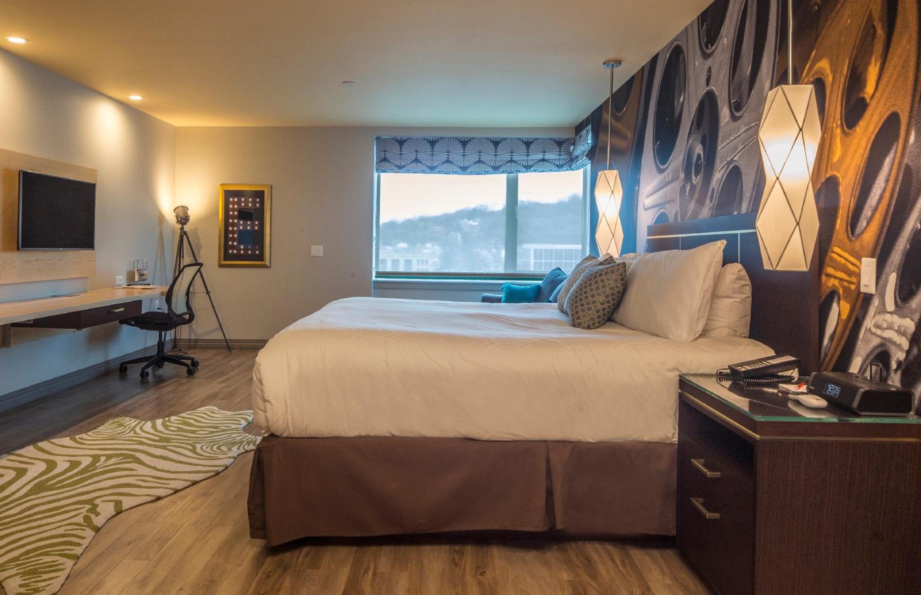 Premium King Room photo 1
