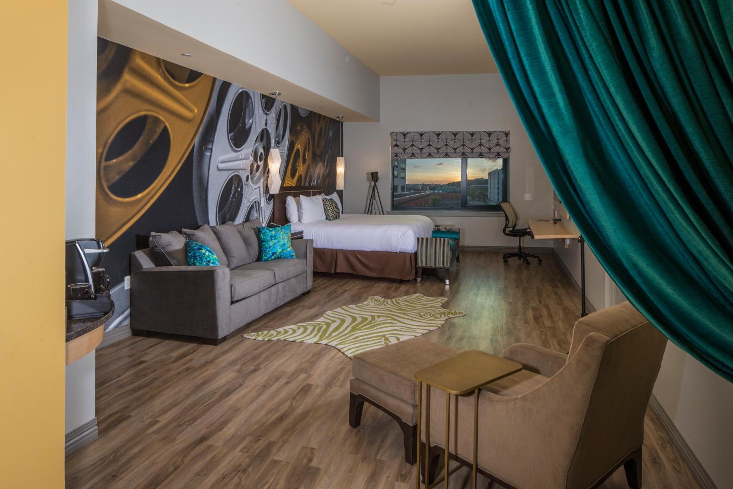 Premium King Room photo 2