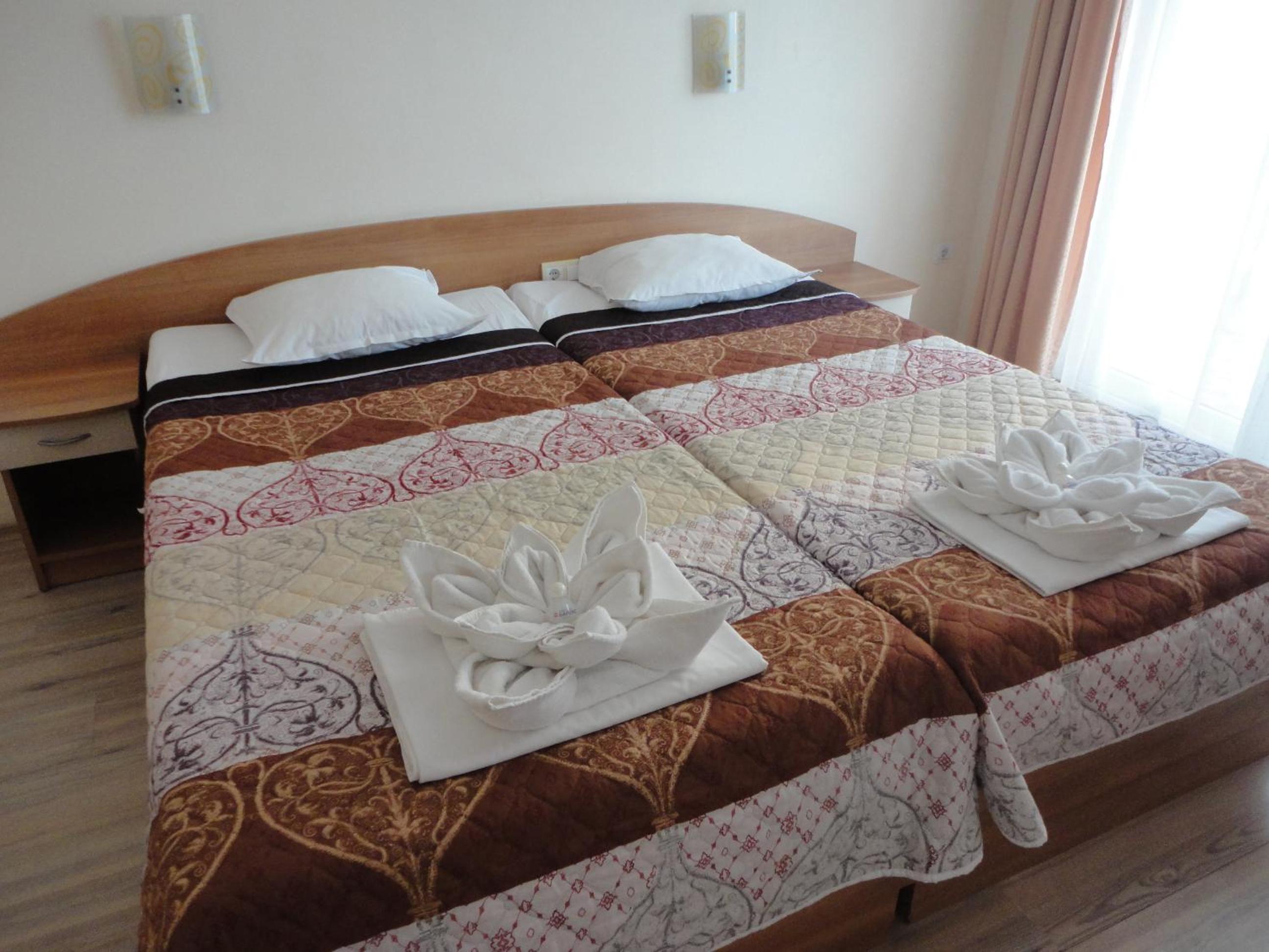 Double or Twin Room with Partial Sea View