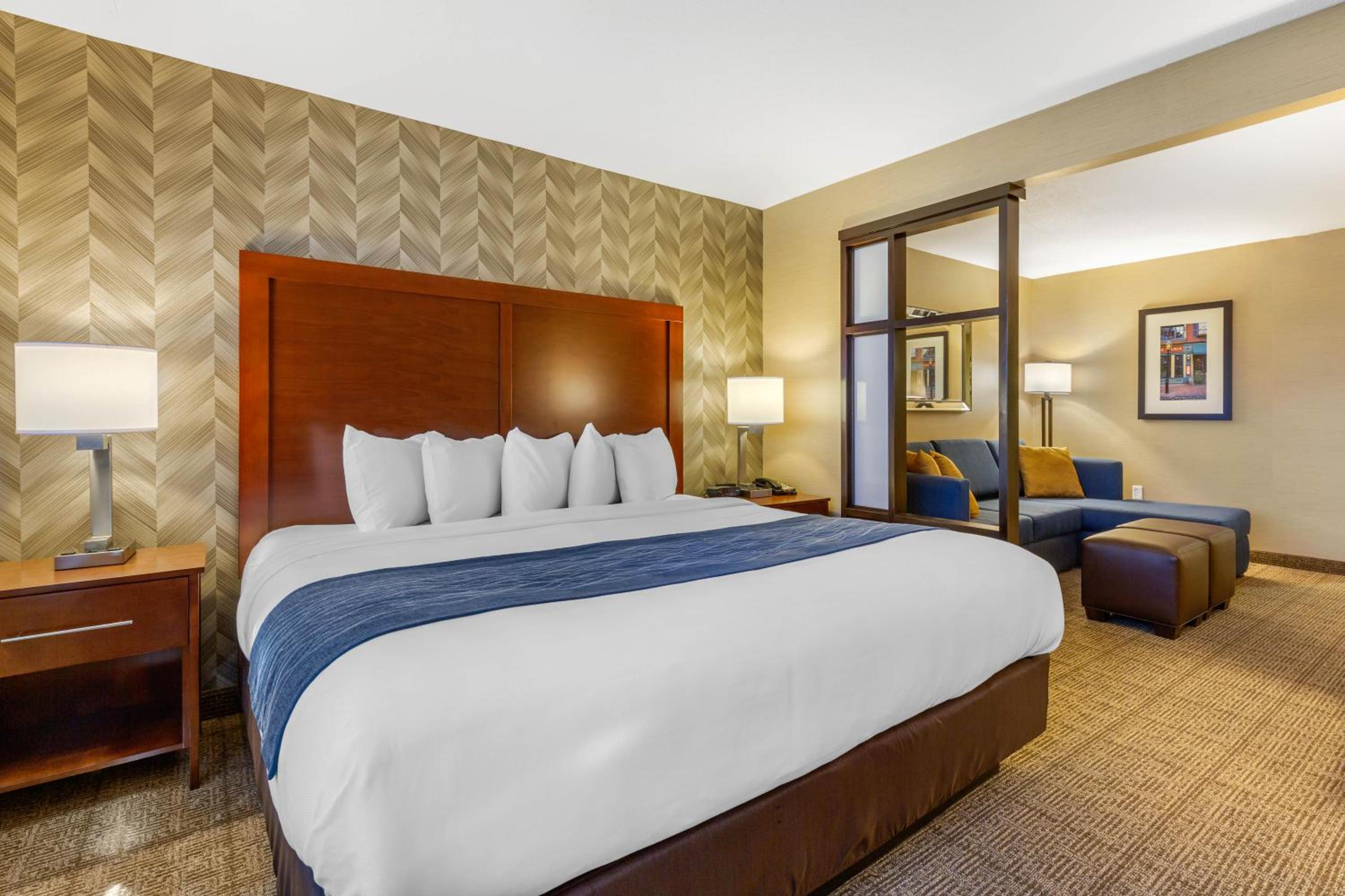 King Suite - Accessible/Non-Smoking