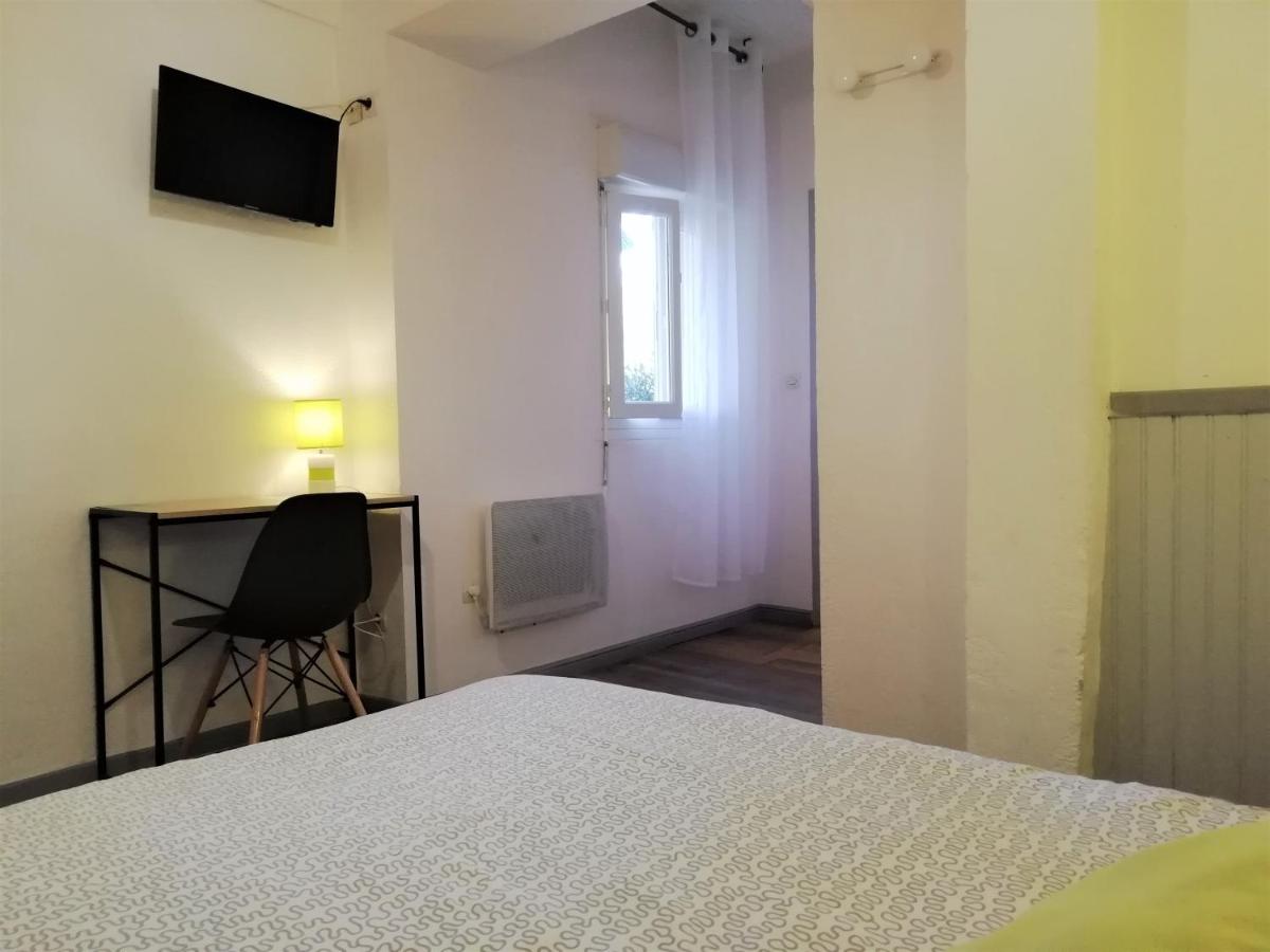 Double Room with Garden View - Photo 3