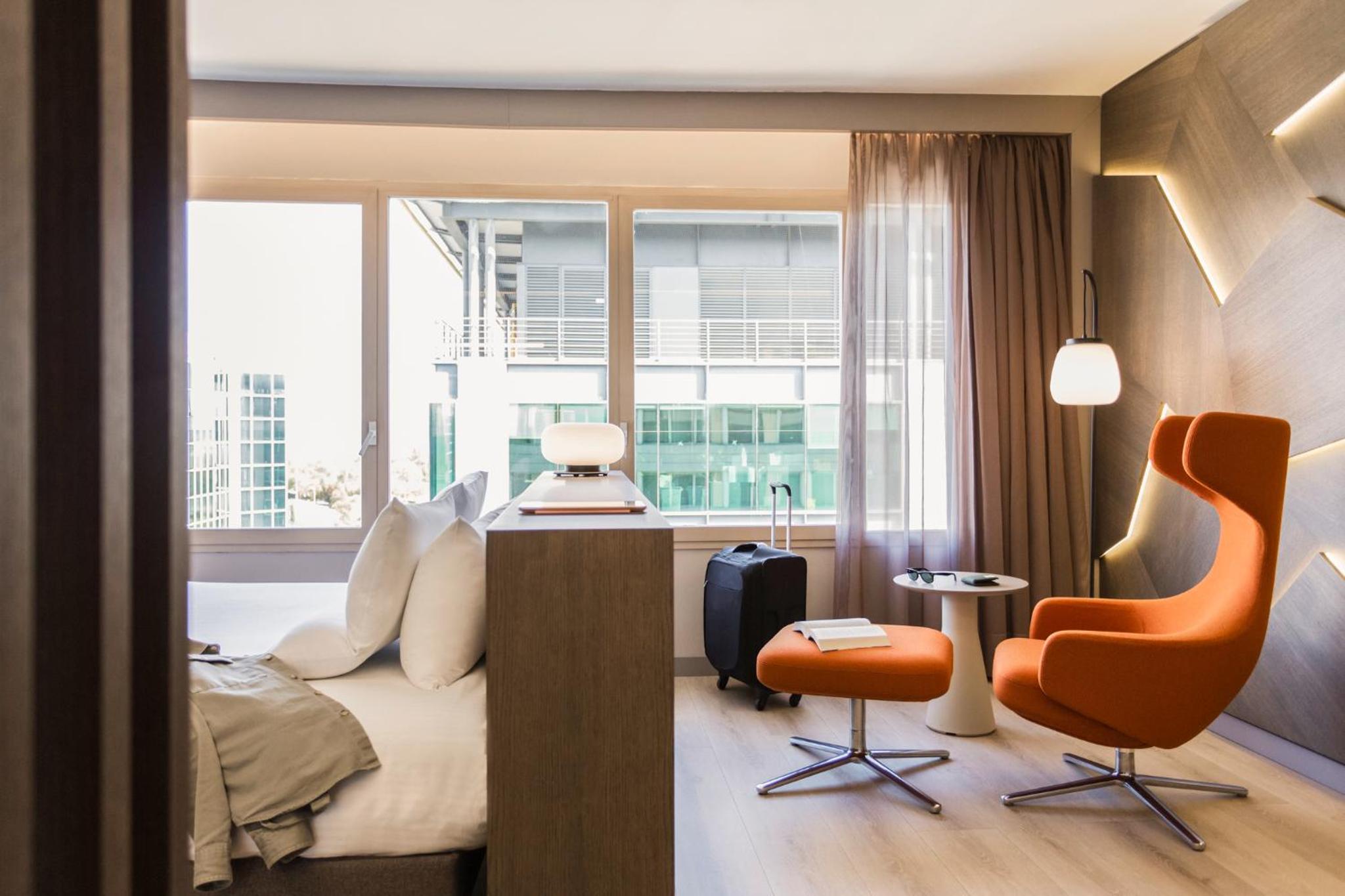 Junior Queen Suite - Plaza Building - Photo 5