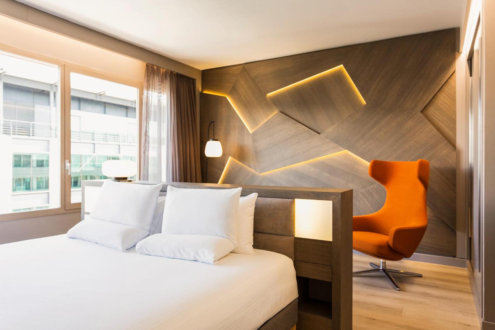 Junior Queen Suite - Plaza Building - Photo 12
