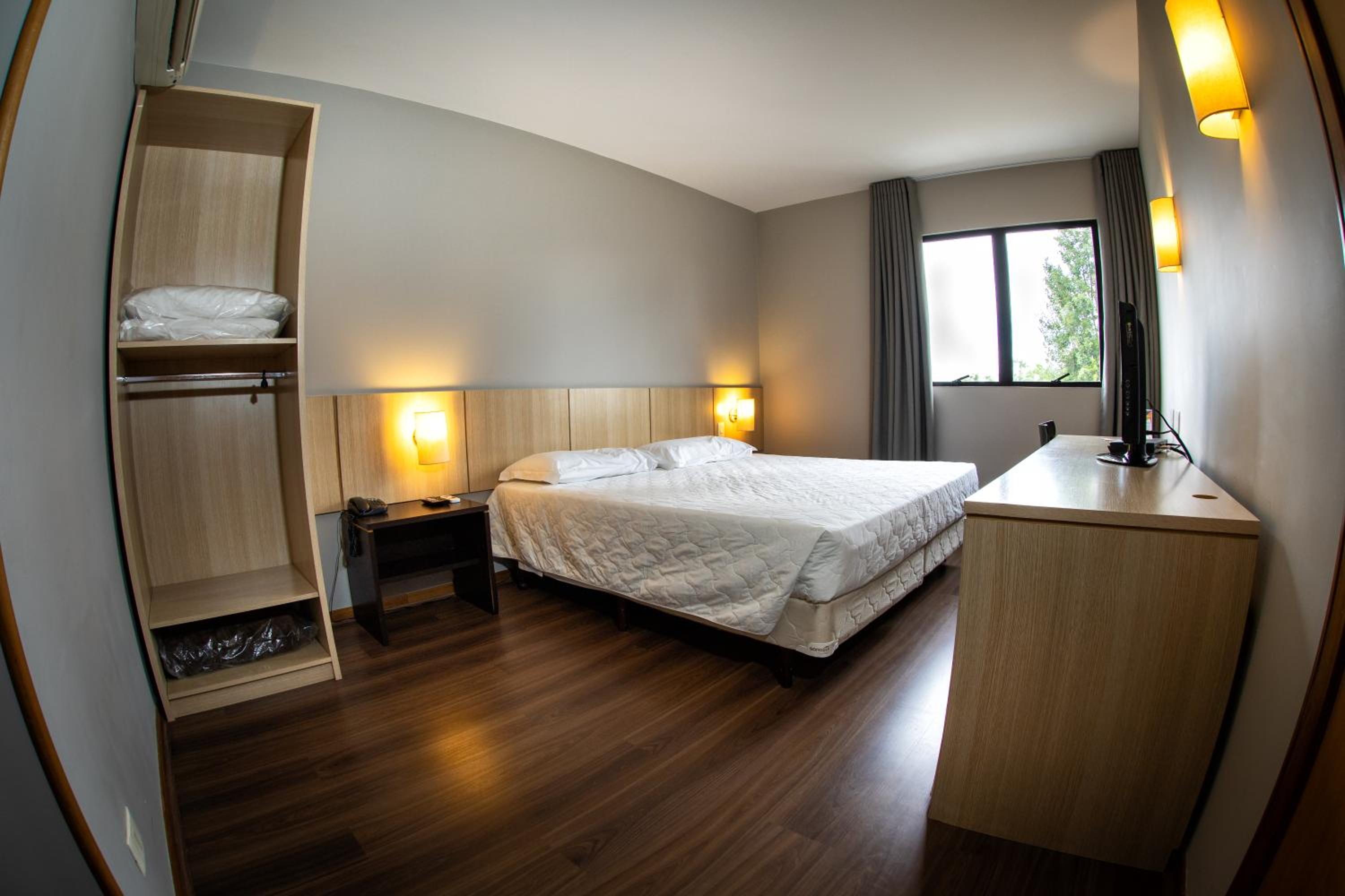 King Room - Disability Access photo 2