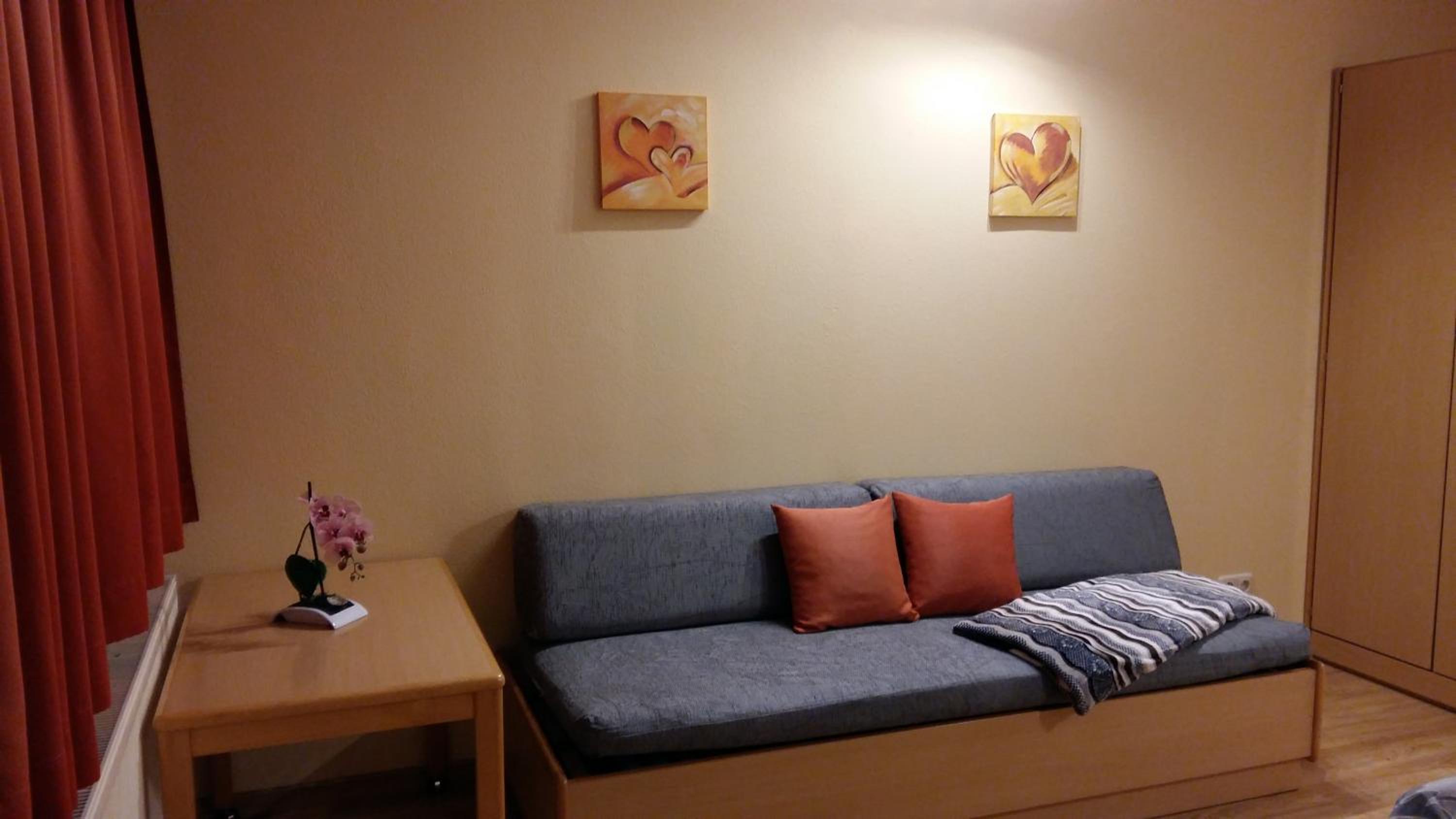 One-Bedroom Apartment photo 1