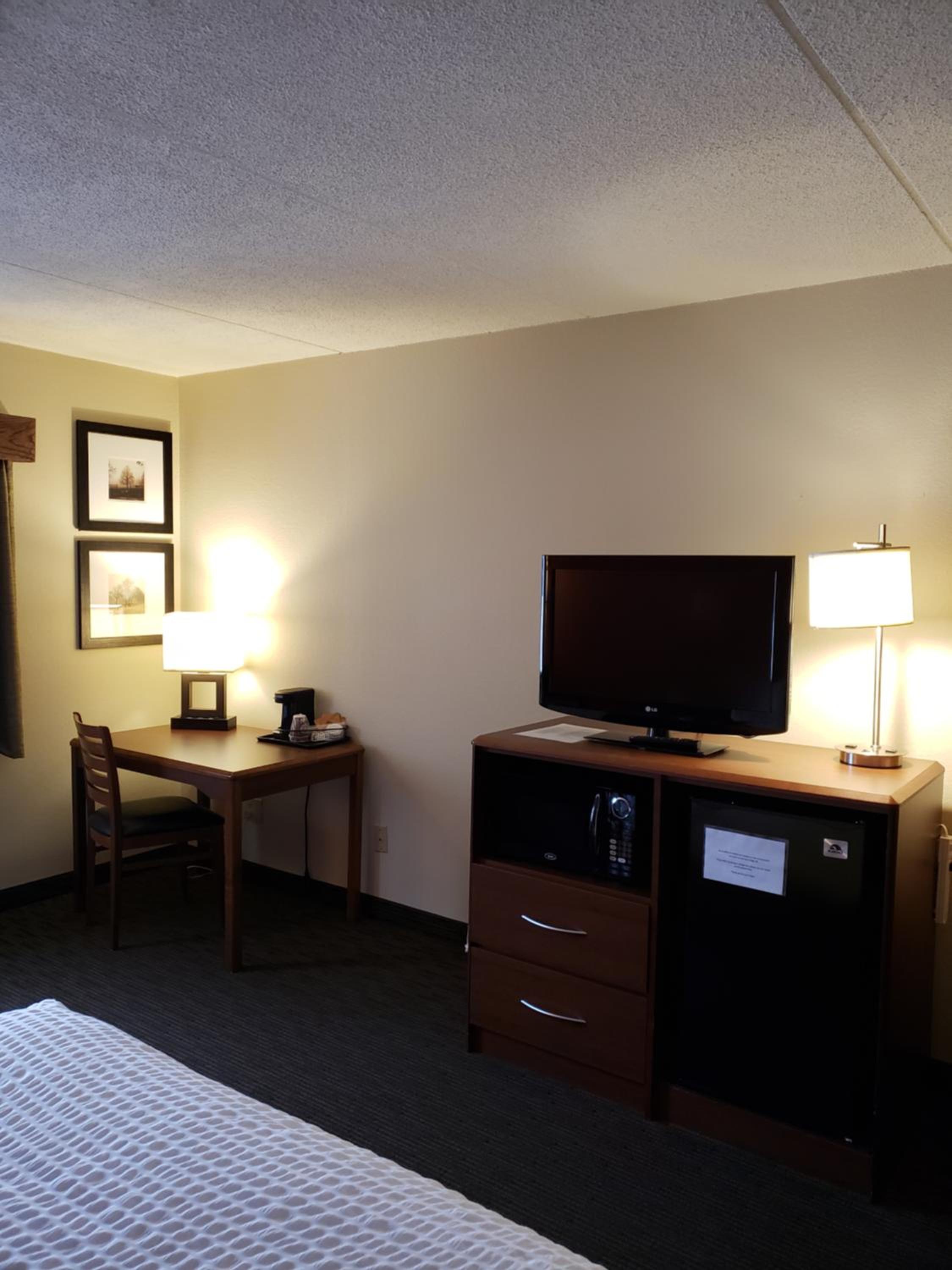 King Room - Non-Smoking - Photo 4