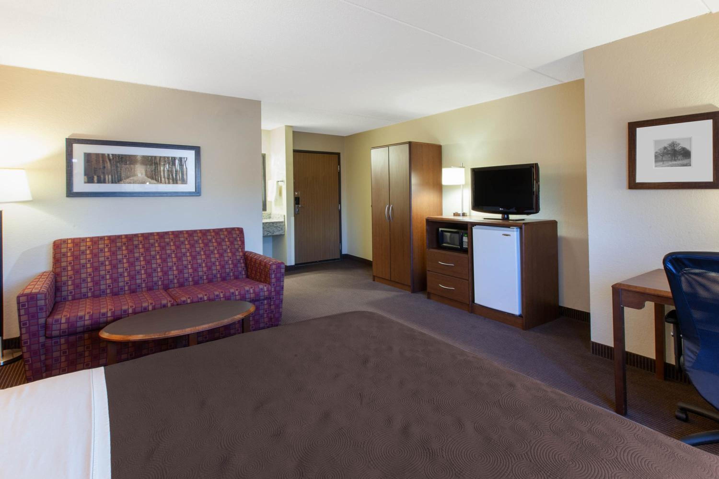 Queen Room - Non-Smoking - Photo 7