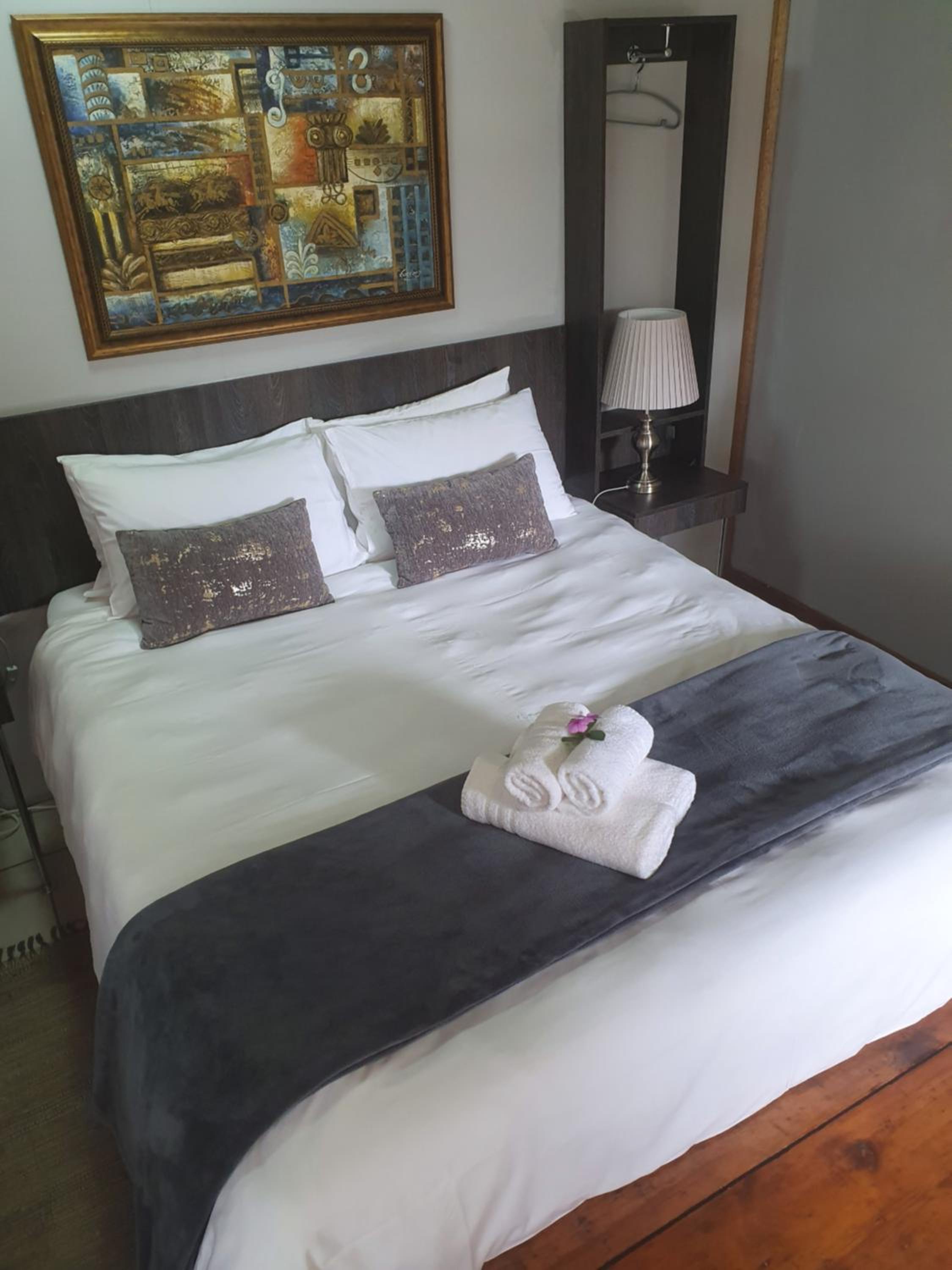 Deluxe Double Room with Shower - Photo 11