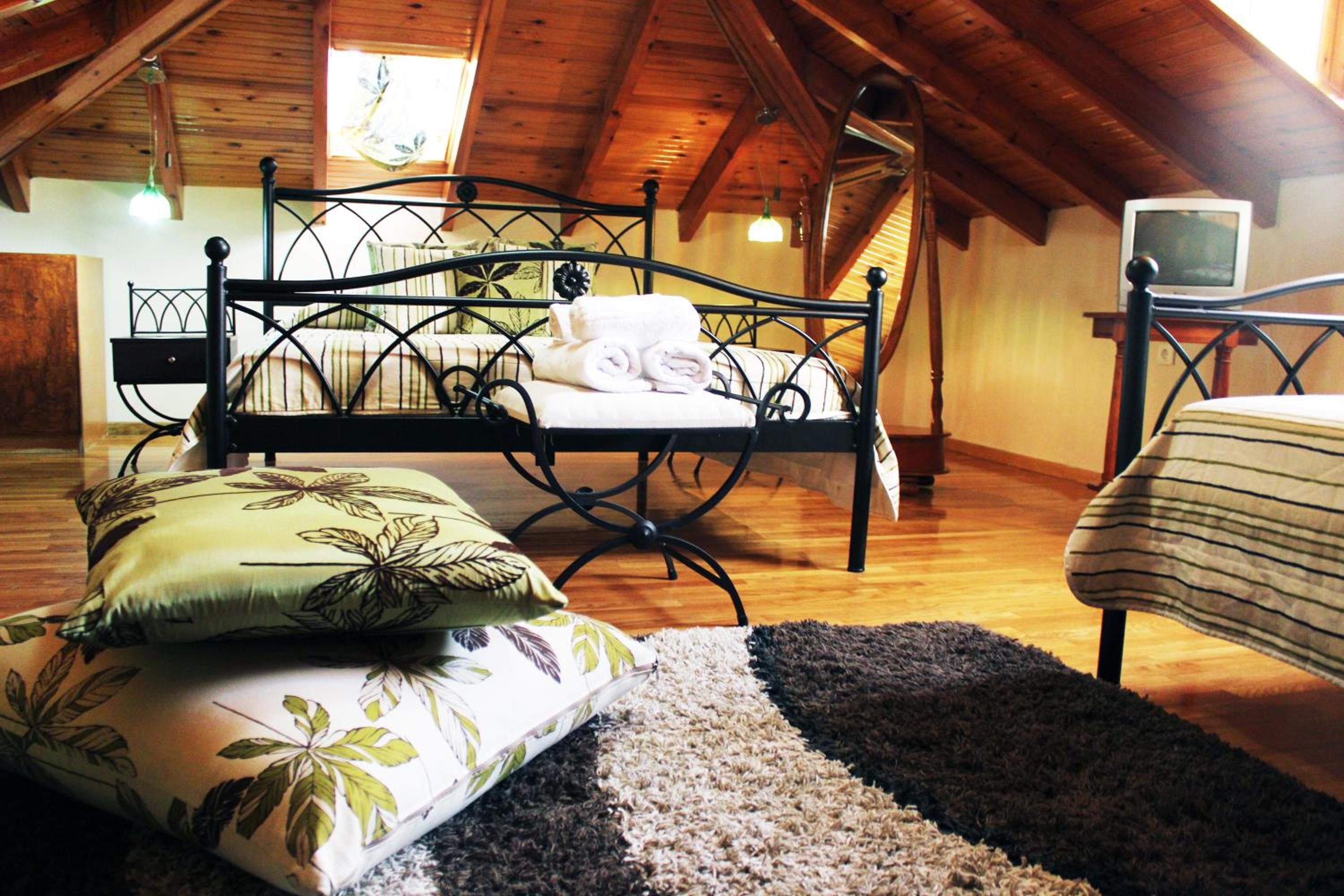 Family Room Attic - Photo 8