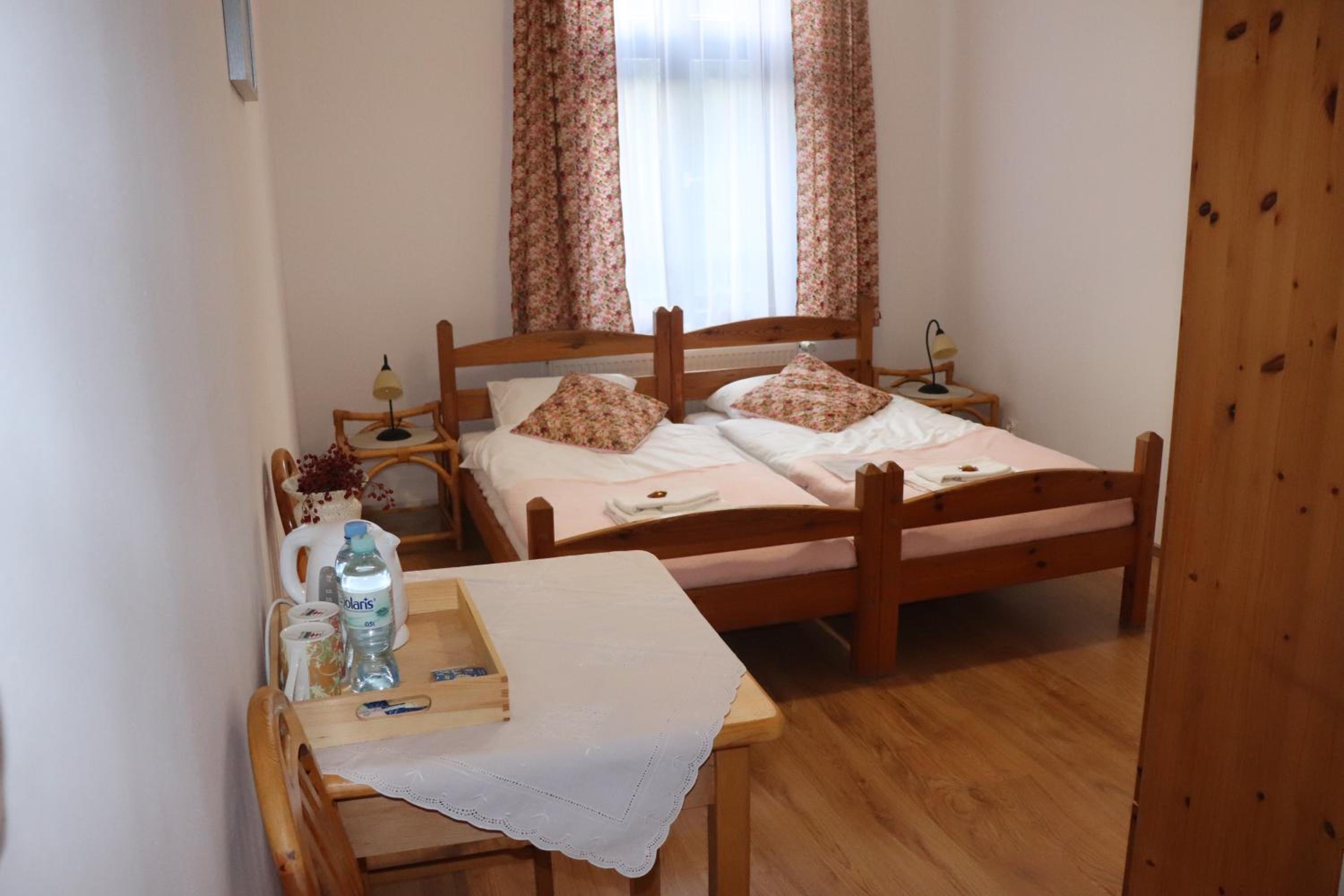 Deluxe King Room - Photo 8