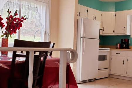 Two-Bedroom House - Photo 25
