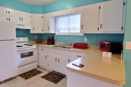 Two-Bedroom House - Photo 24