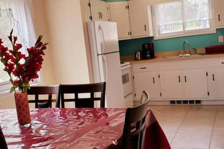 Two-Bedroom House - Photo 26