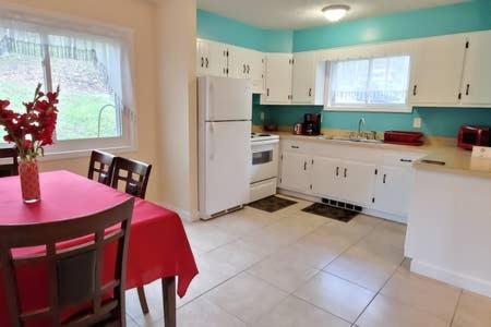 Two-Bedroom House - Photo 27