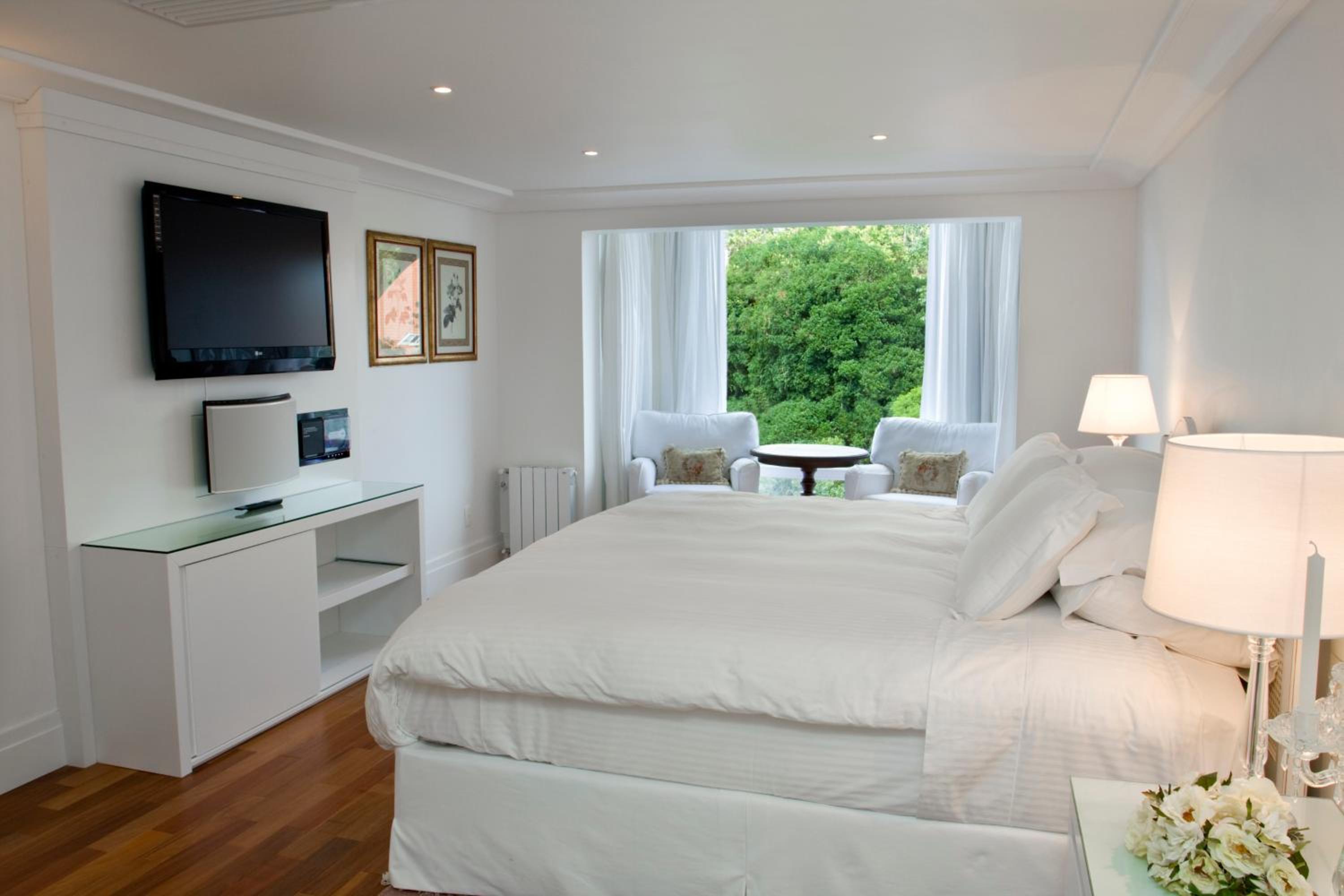 Available room thumbnail 6