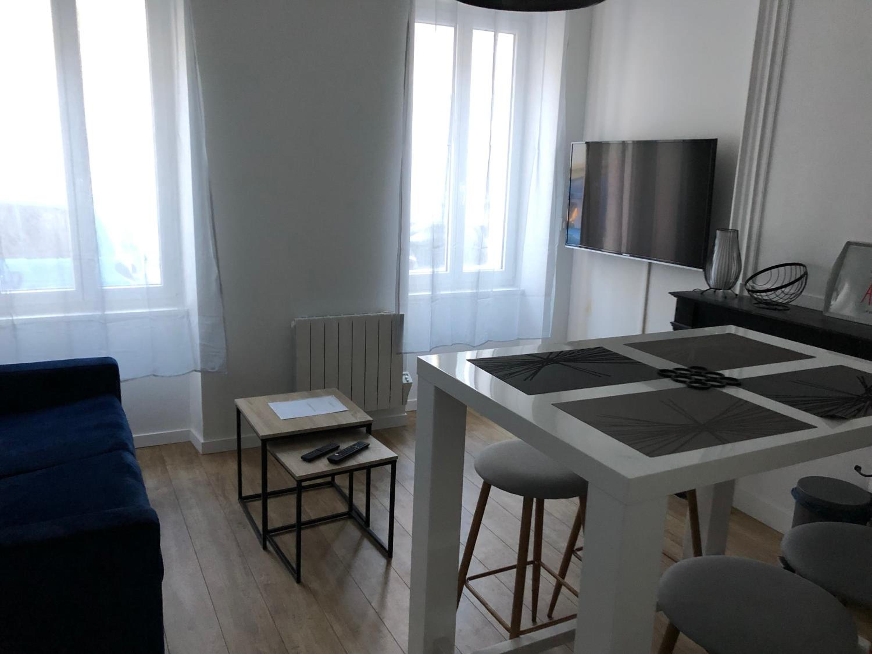 One-Bedroom Apartment photo 3