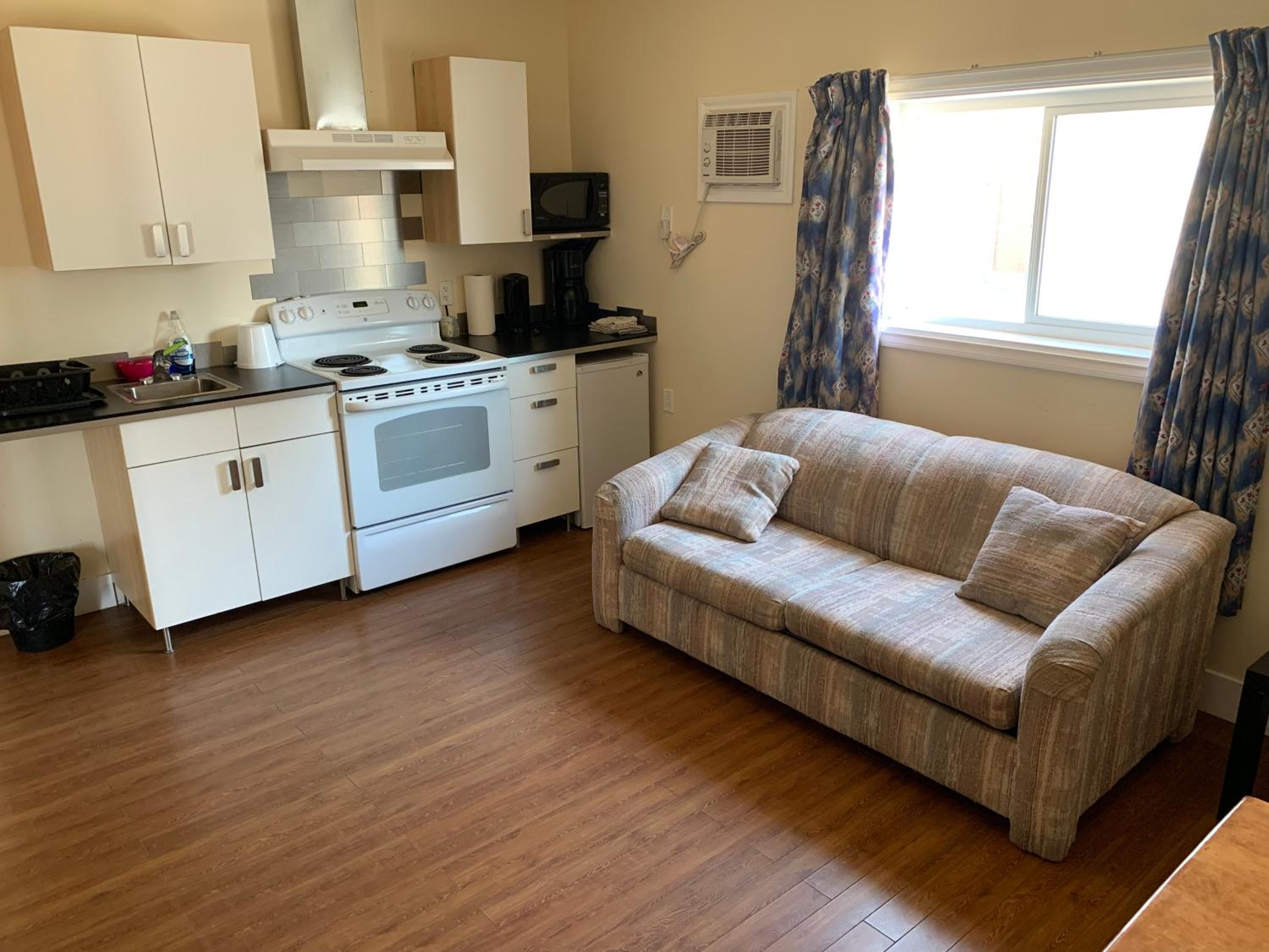Deluxe Family Suite - Photo 3