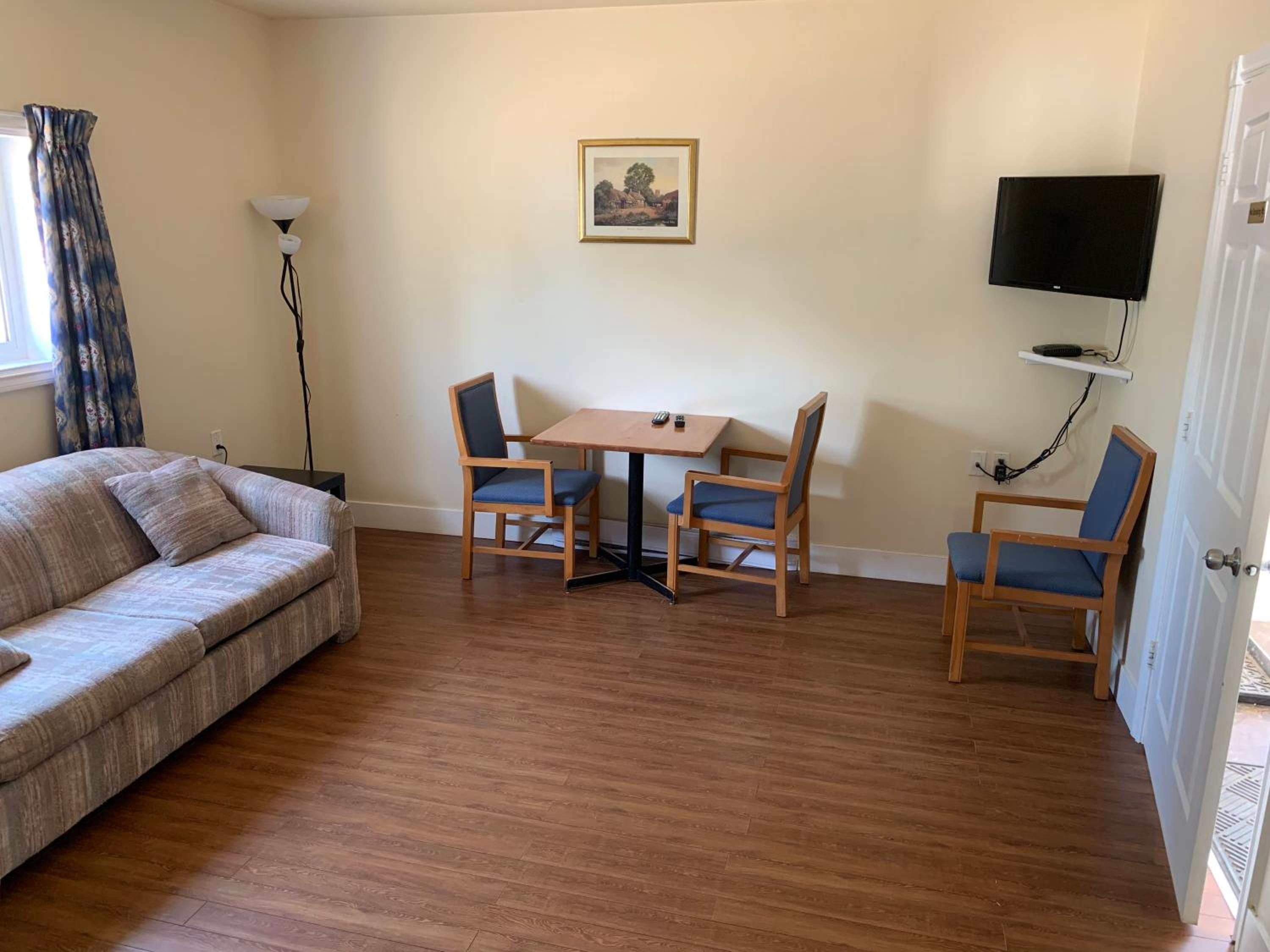 Deluxe Family Suite - Photo 1