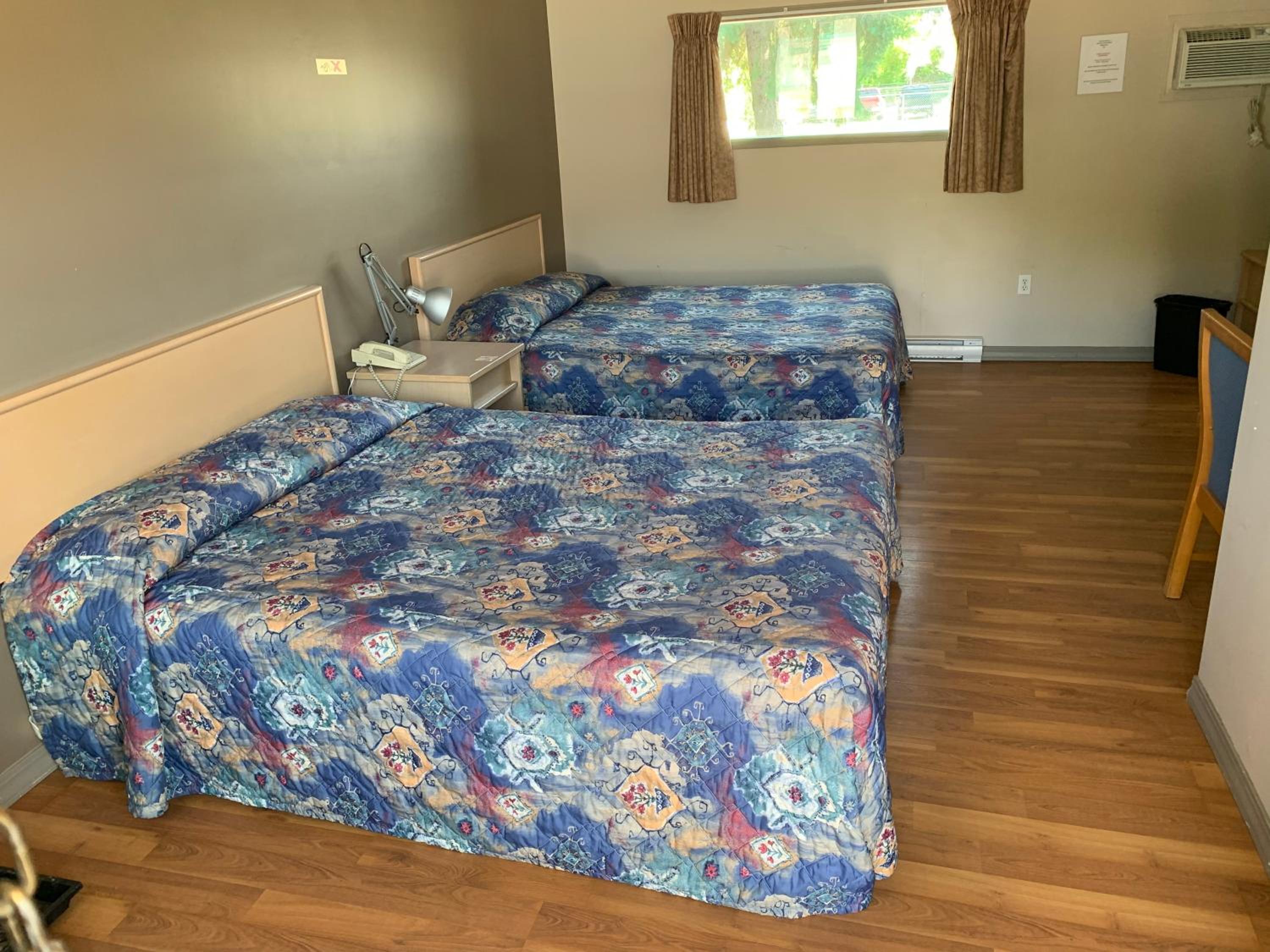 Deluxe Queen Room with Two Queen Beds - Photo 3