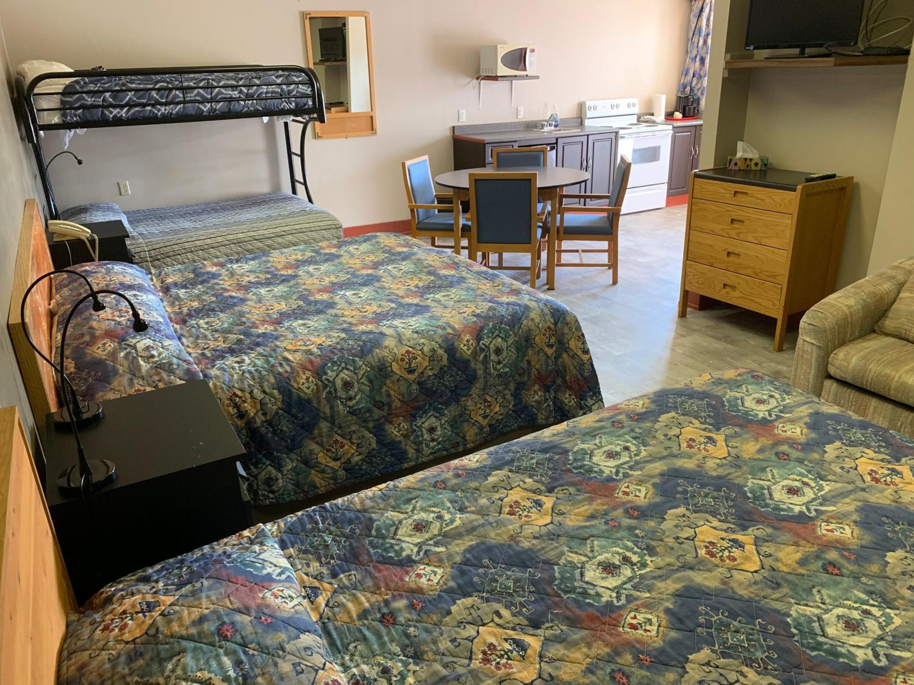 Deluxe Family Room - Photo 1