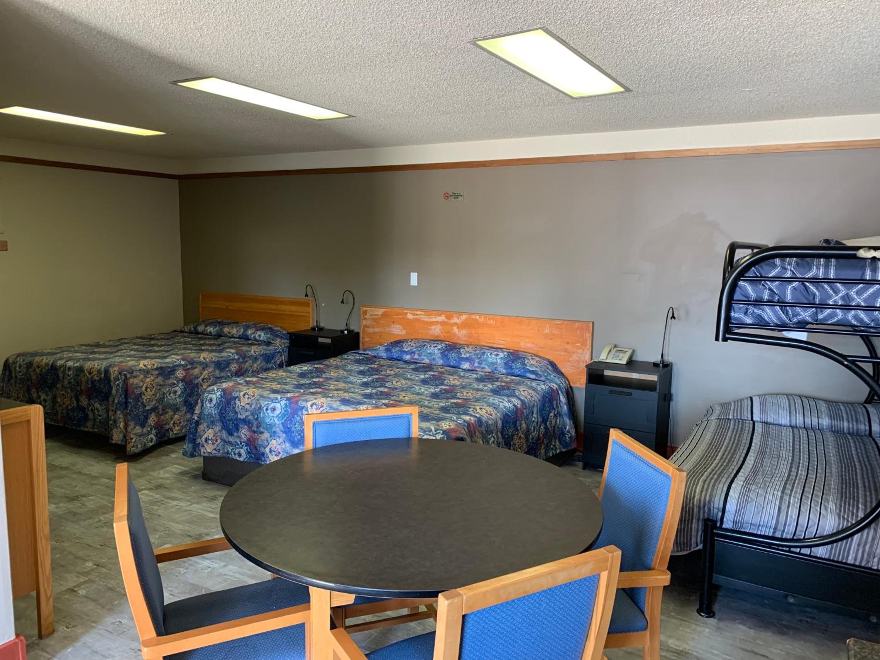 Deluxe Family Room - Photo 2