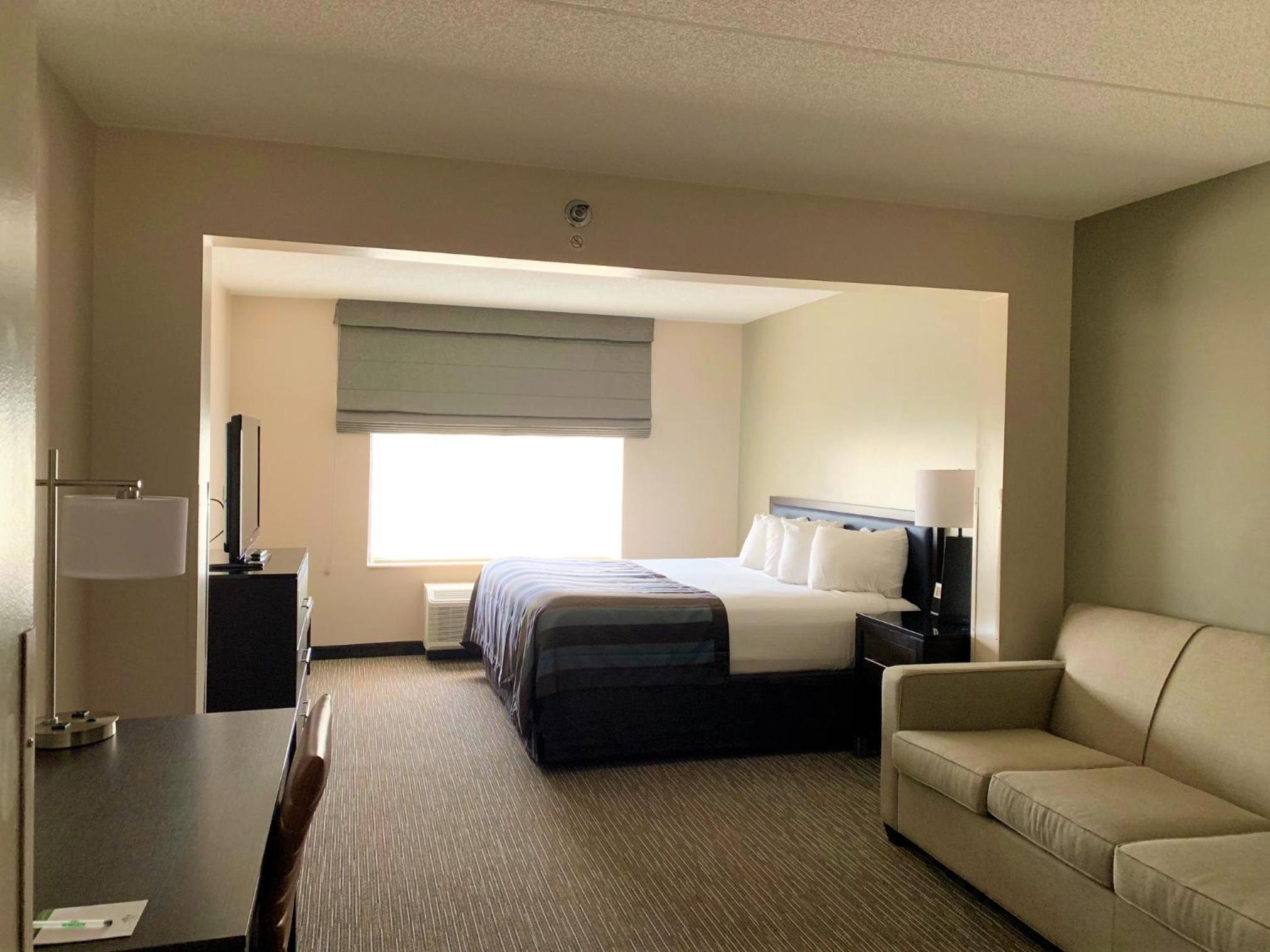 King Room with Sofa Bed - Non-Smoking - Photo 3